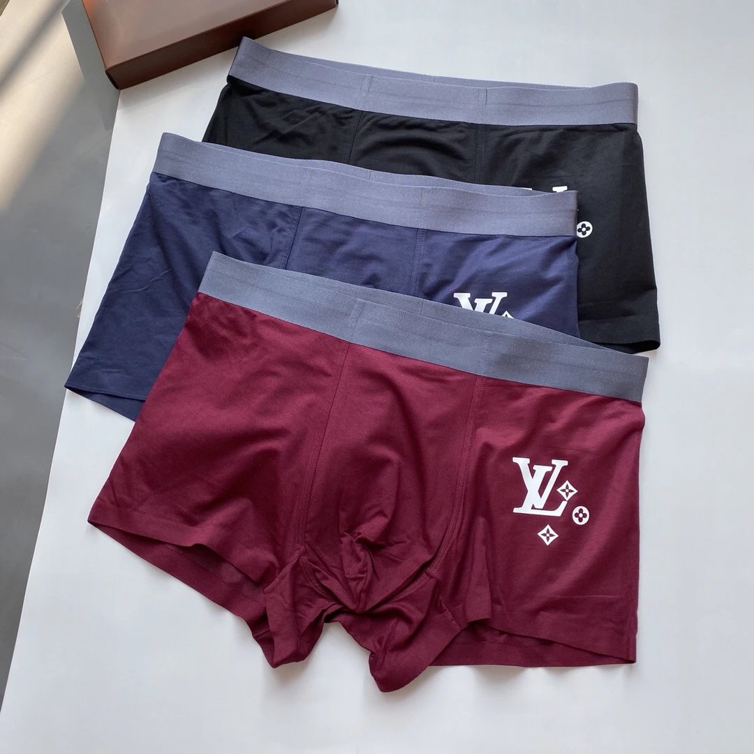 High quality men's underwear in a box of three, color options available 01