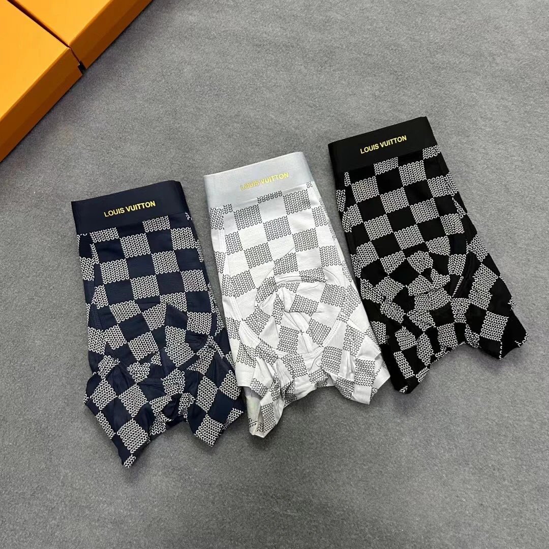 High quality men's underwear in a box of three, color options available 01