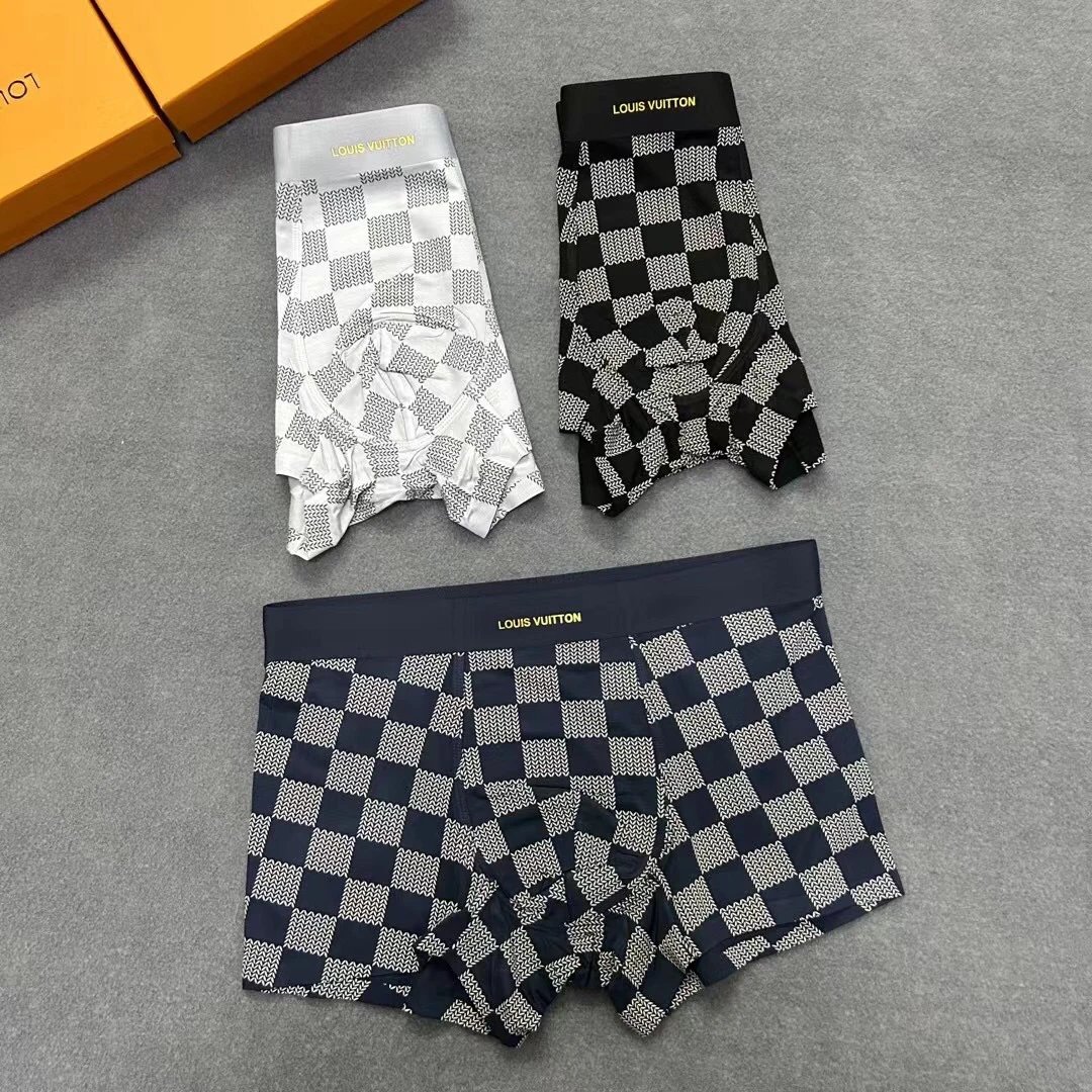 High quality men's underwear in a box of three, color options available 01
