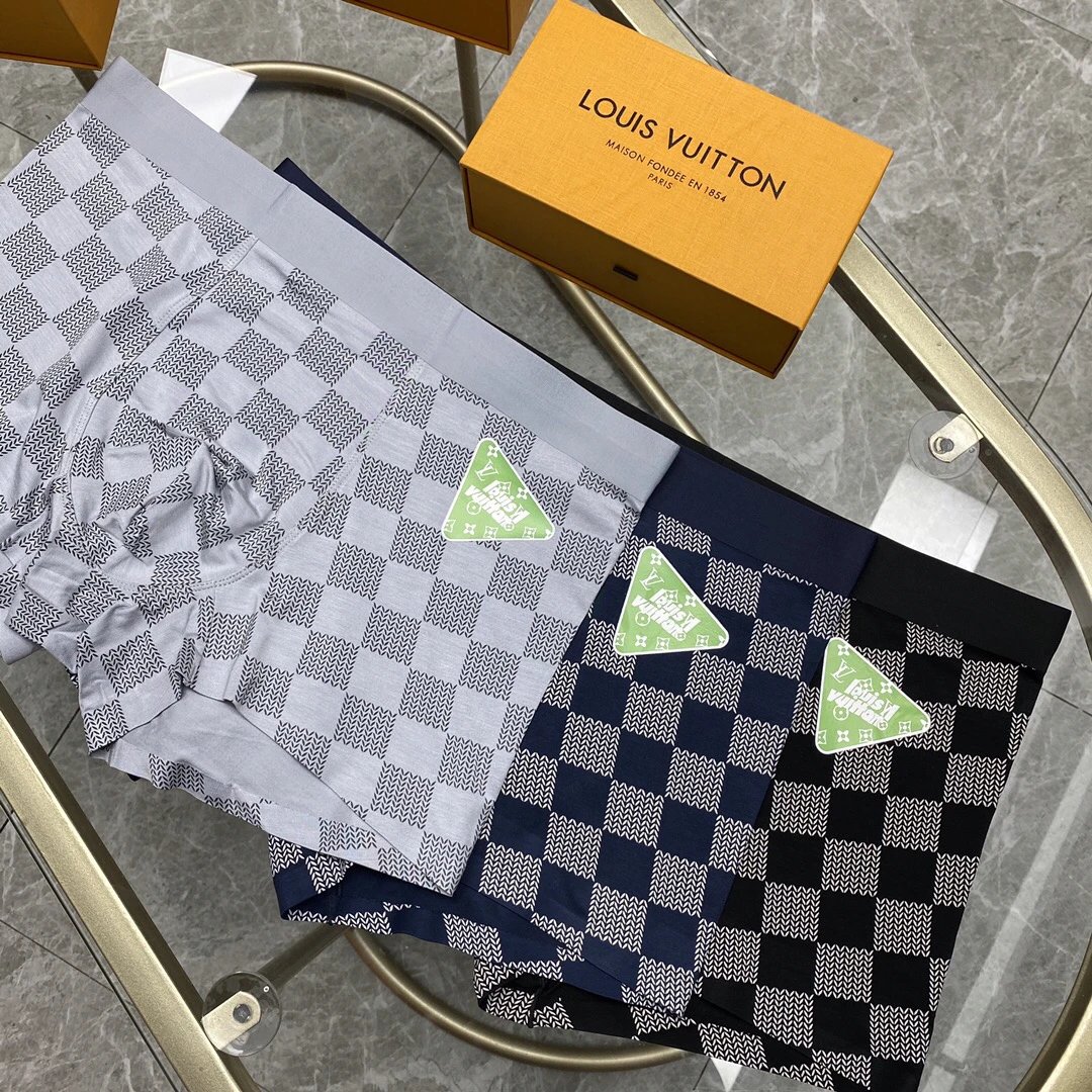 High quality men's underwear in a box of three, color options available 01