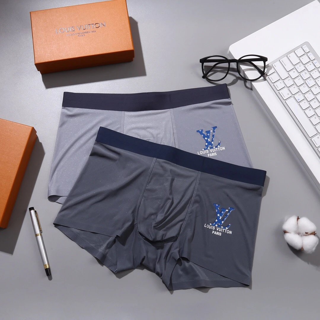High quality men's underwear in a box of three, color options available 01