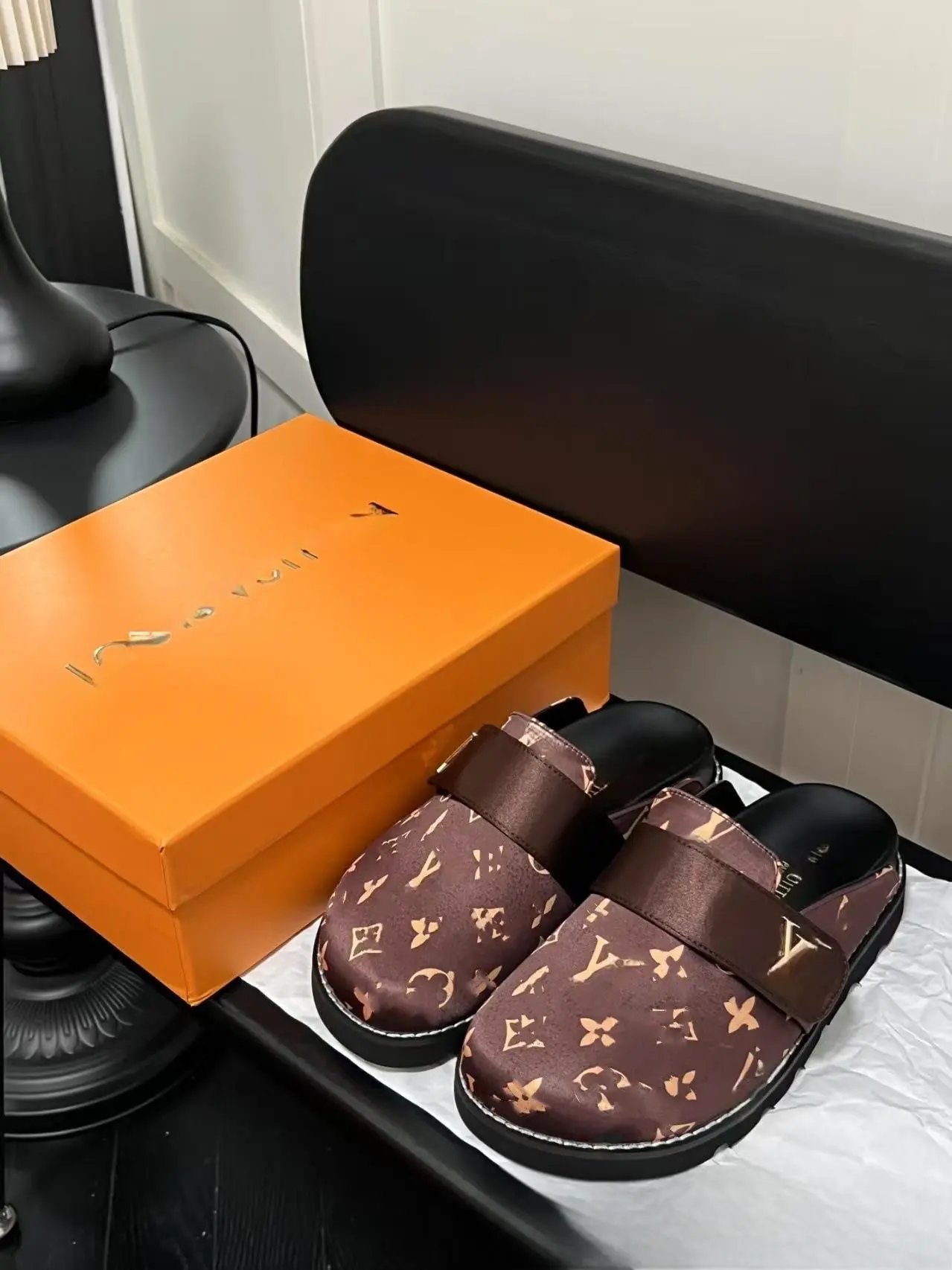 High quality Baotou slippers 2 pcs add : 18030258501 if you need size guide