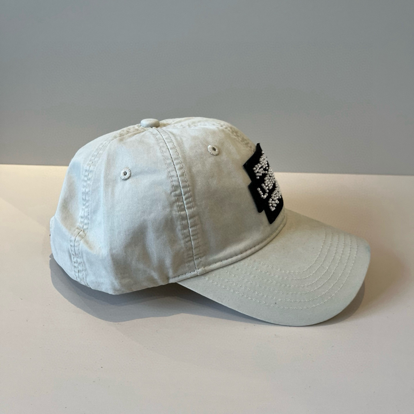 High quality and fashionable baseball cap new 3 pcs add : 18859952090 if you need size guide