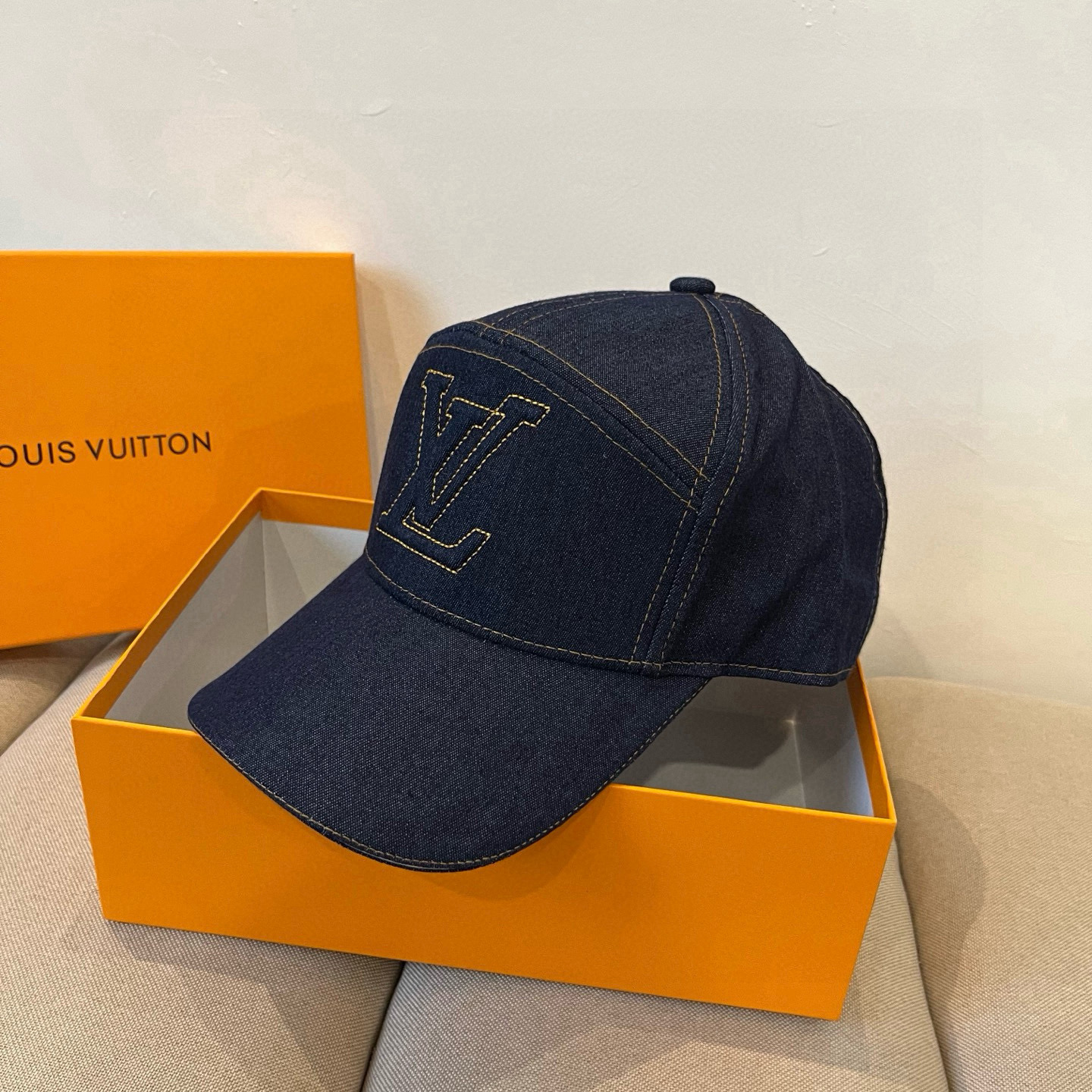 High quality and fashionable baseball cap new 3 pcs add : 18859952090 if you need size guide