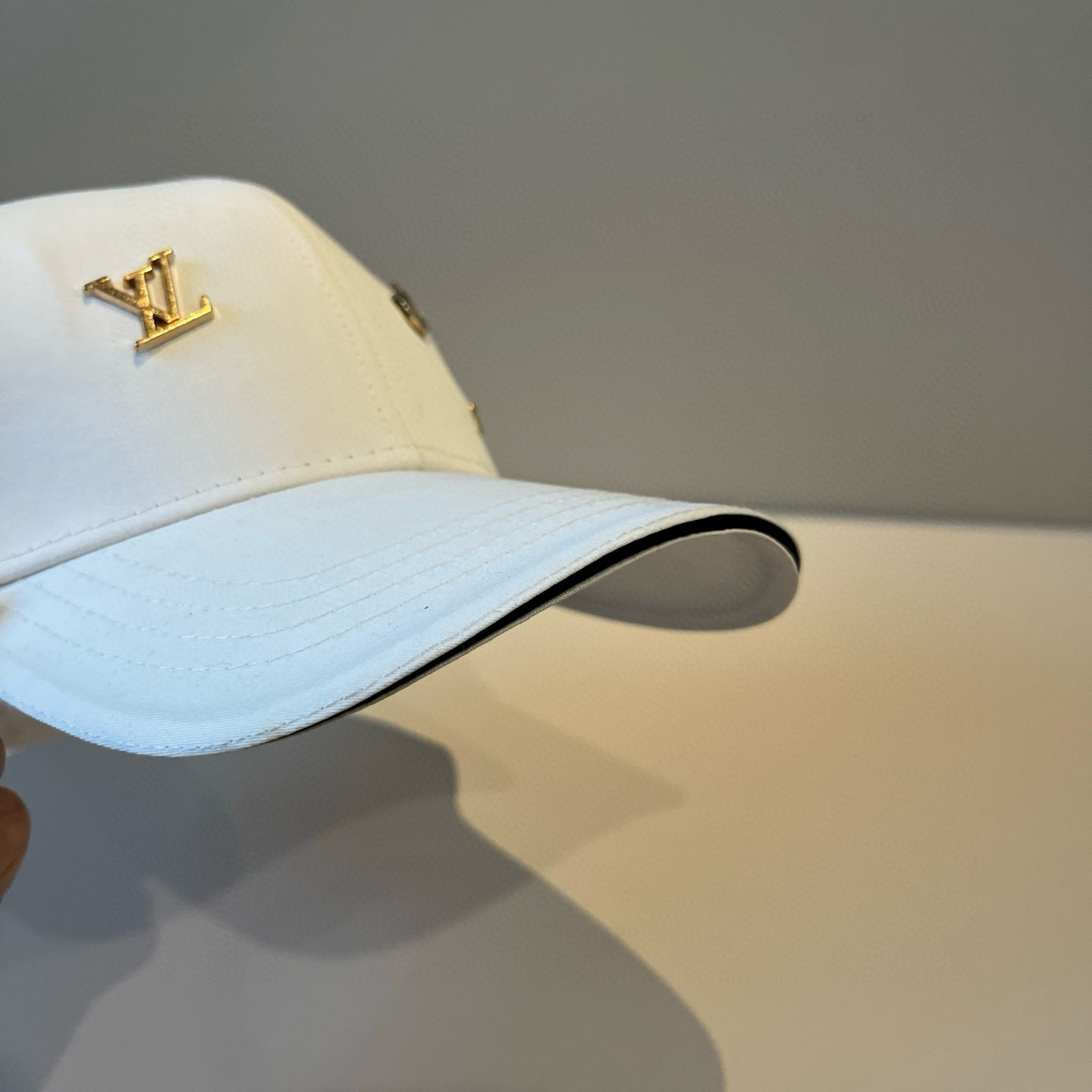 High quality and fashionable baseball cap new 3 pcs add : 18859952090 if you need size guide