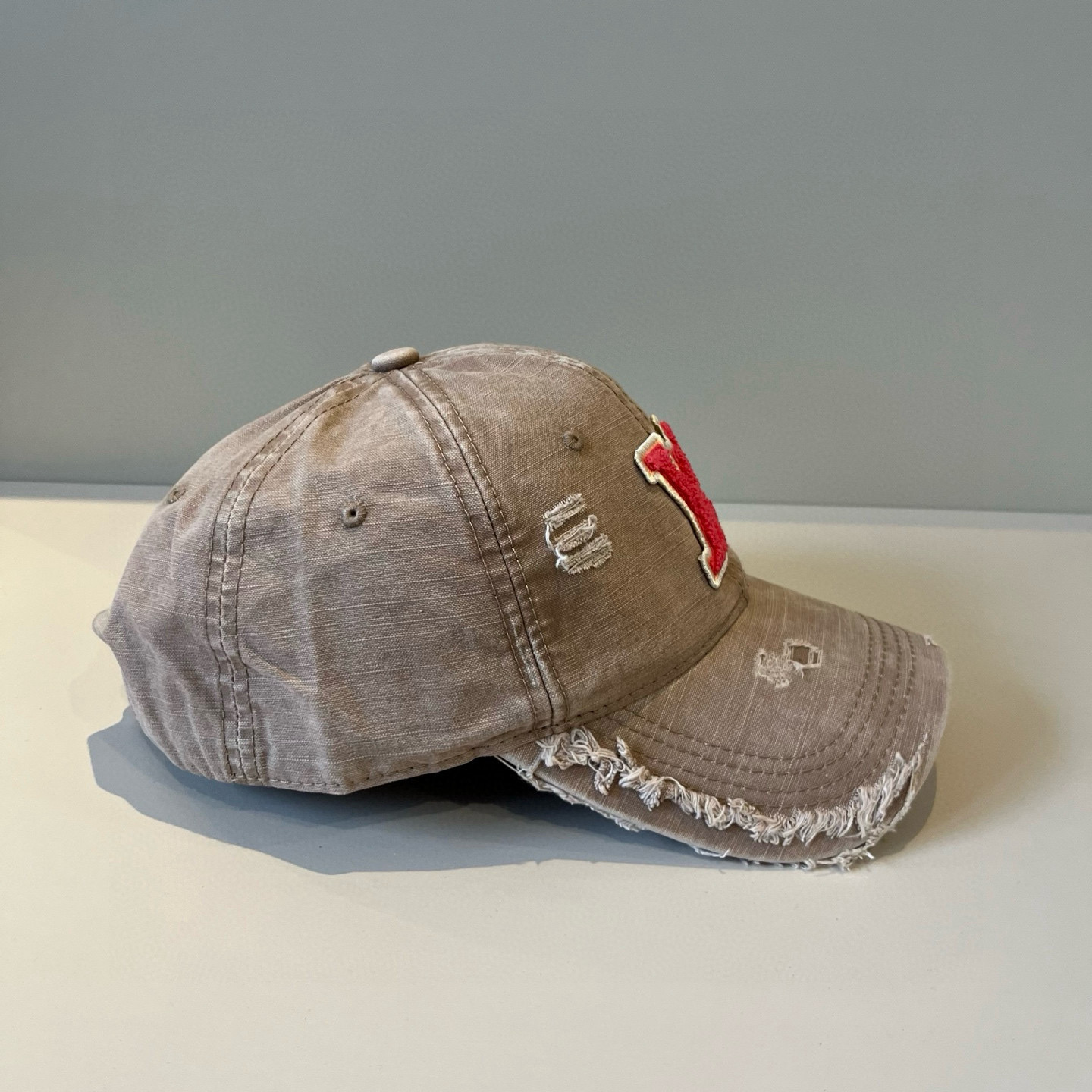 High quality and fashionable baseball cap new 3 pcs add : 18859952090 if you need size guide