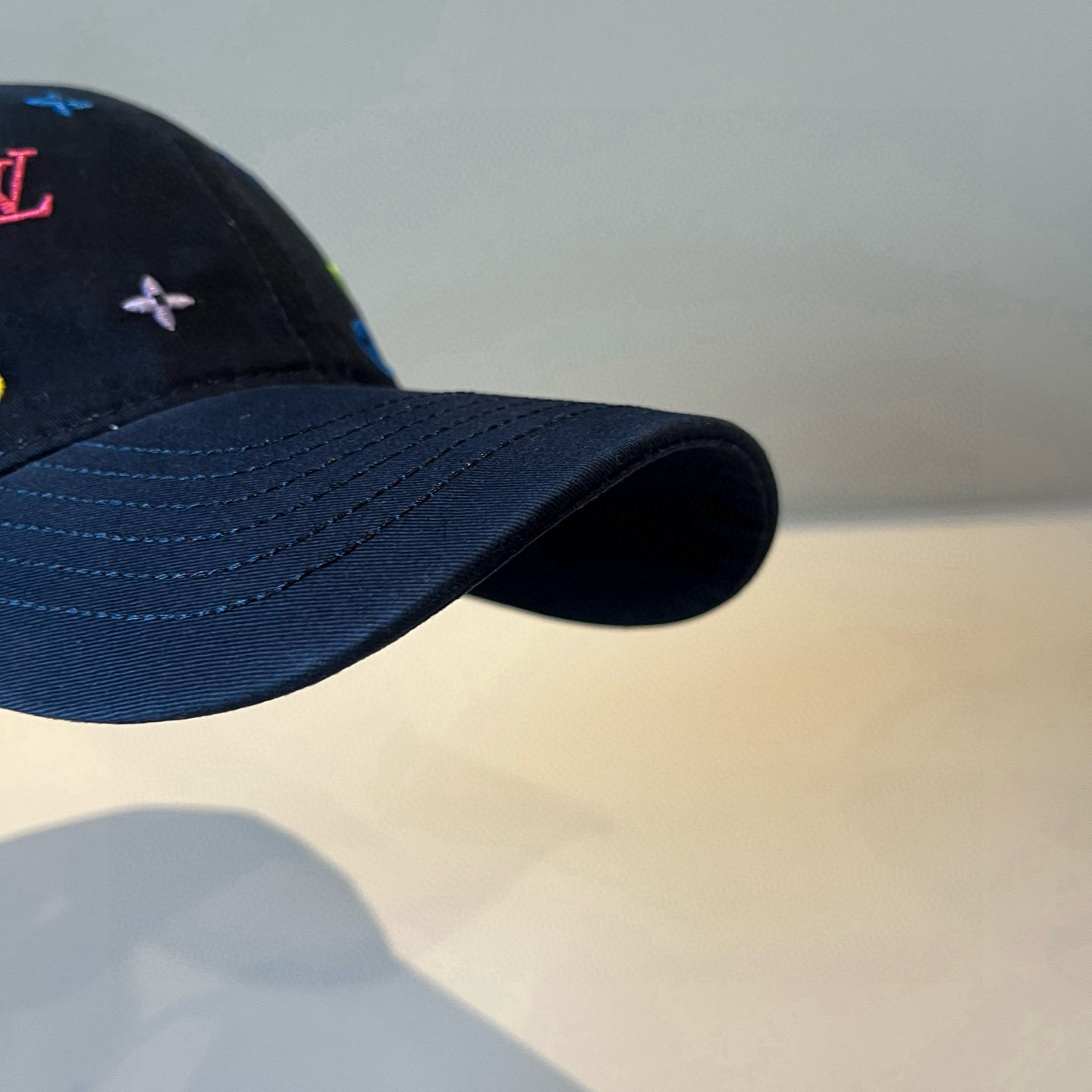 High quality and fashionable baseball cap new 3 pcs add : 18859952090 if you need size guide