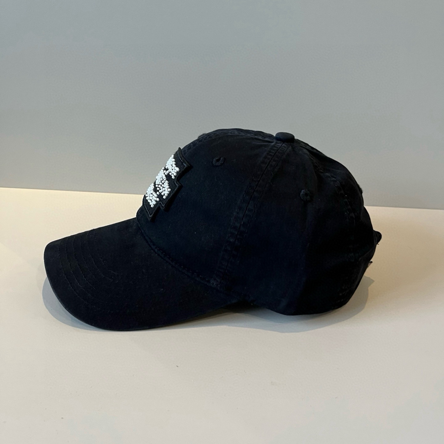 High quality and fashionable baseball cap new 3 pcs add : 18859952090 if you need size guide