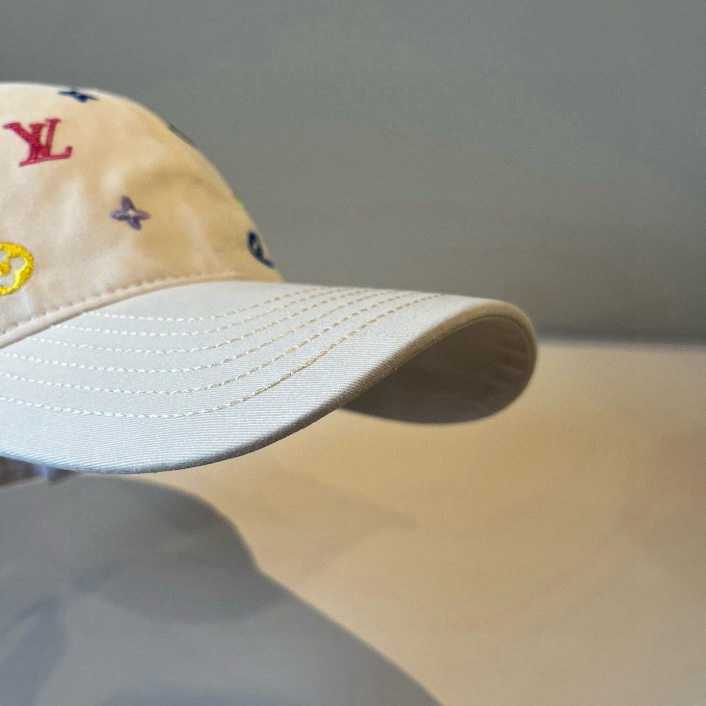 High quality and fashionable baseball cap new 3 pcs add : 18859952090 if you need size guide