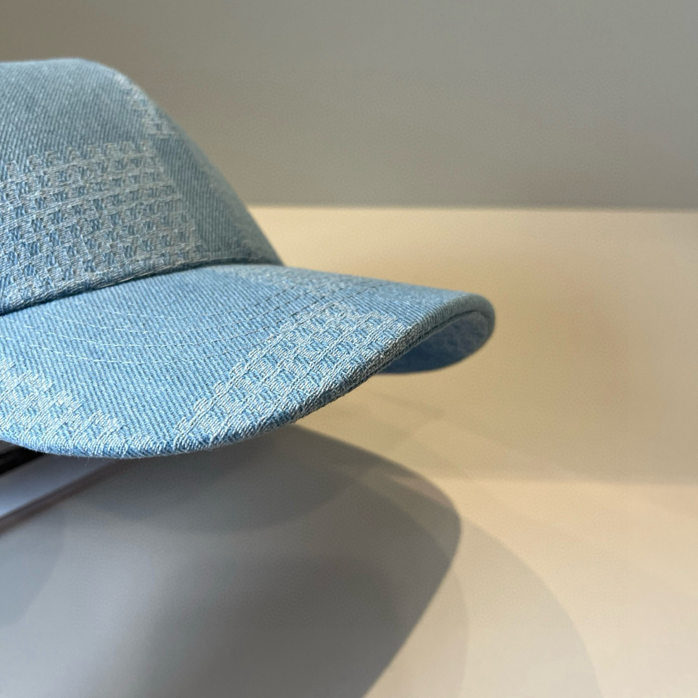 High quality and fashionable baseball cap new 3 pcs add : 18859952090 if you need size guide