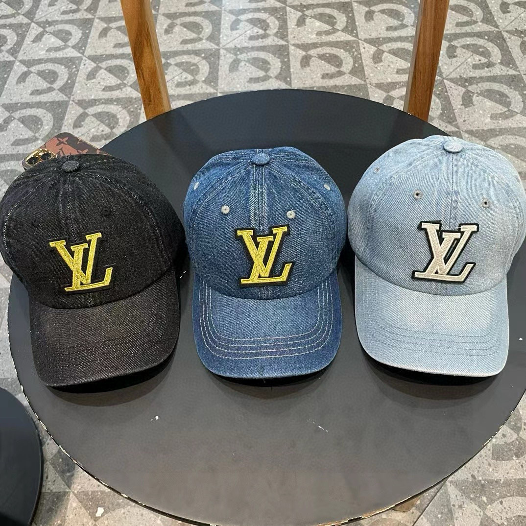 High quality and fashionable baseball cap new 4 pcs add : 18859952090 if you need size guide