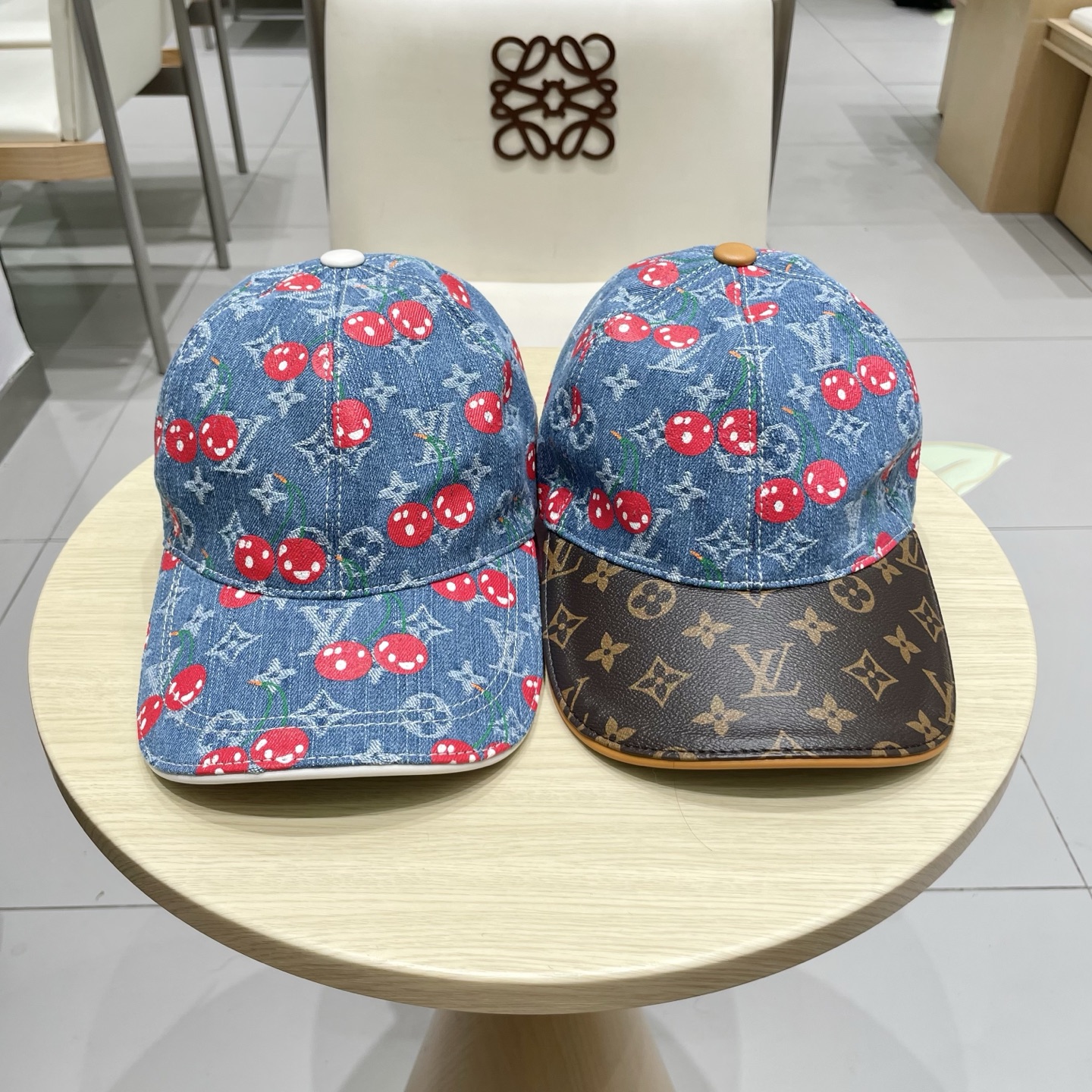 High quality and fashionable baseball cap new 4 pcs add : 18859952090 if you need size guide