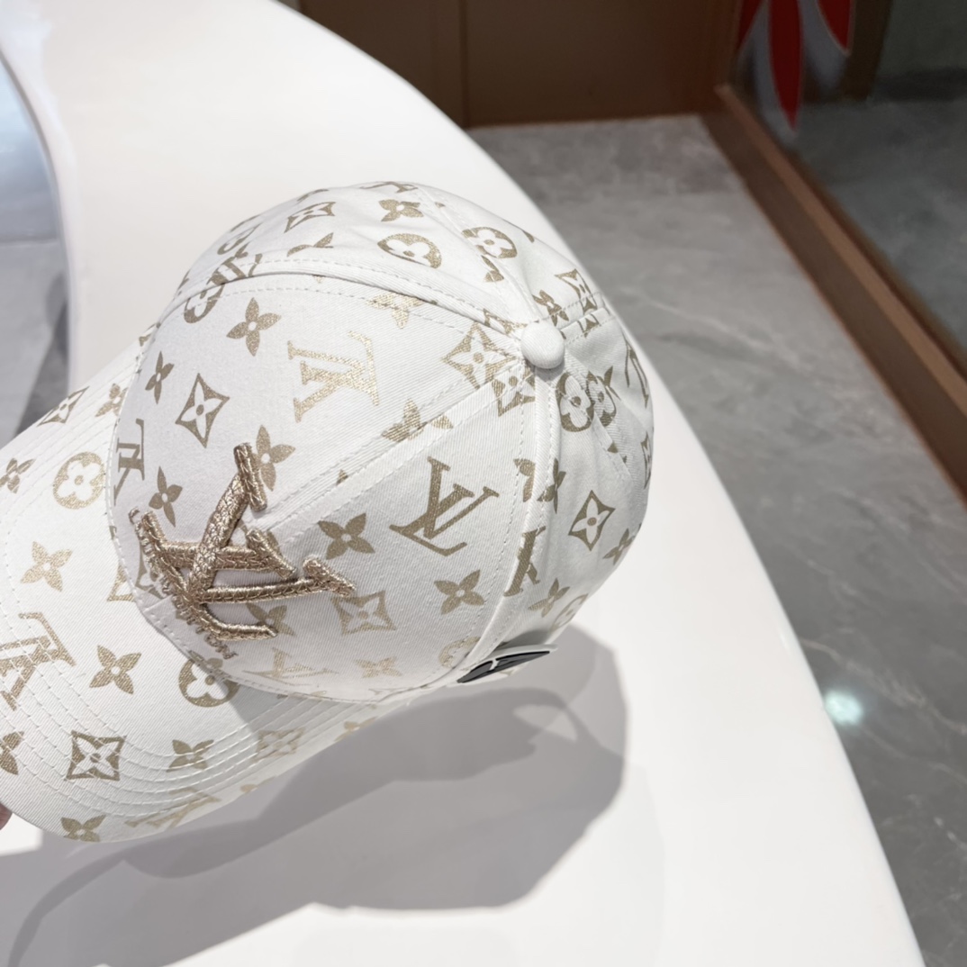 High quality and fashionable baseball cap new 4 pcs add : 18859952090 if you need size guide