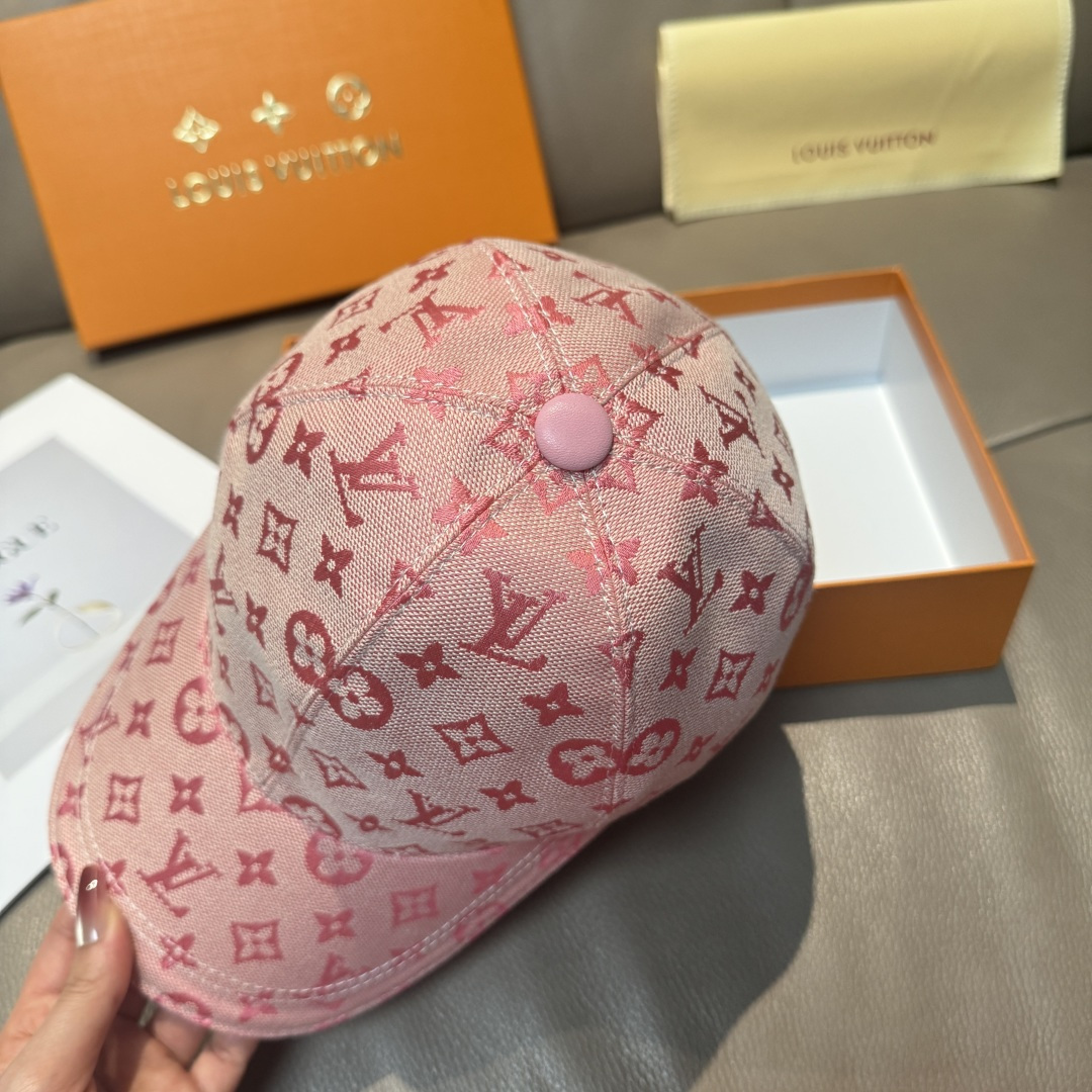 High quality and fashionable baseball cap new 4 pcs add : 18859952090 if you need size guide
