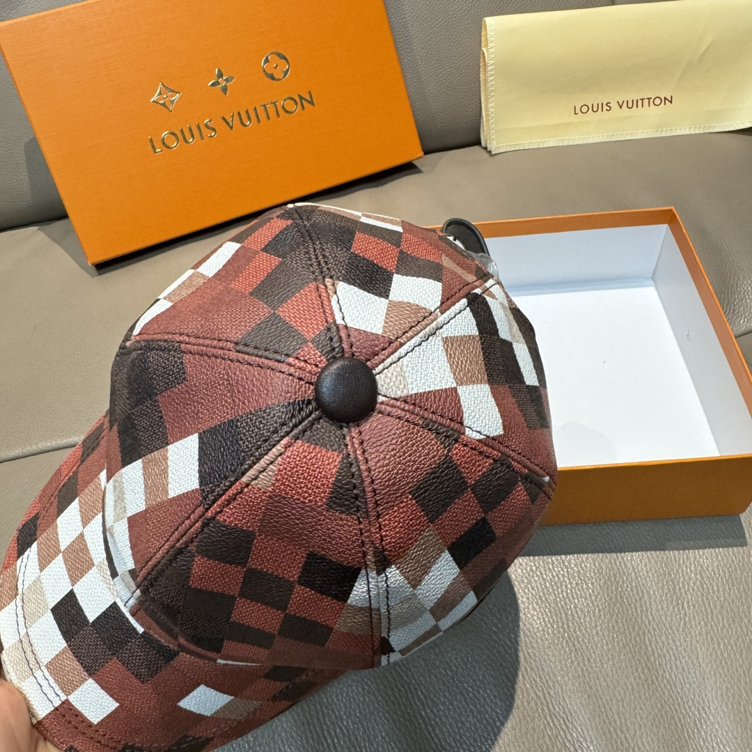 High quality and fashionable baseball cap new 4 pcs add : 18859952090 if you need size guide