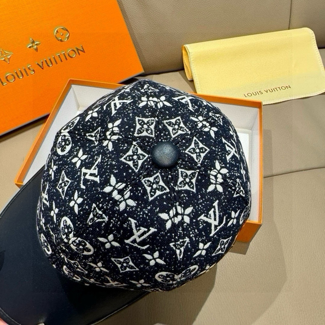 High quality and fashionable baseball cap new 5 pcs add : 18859952090 if you need size guide