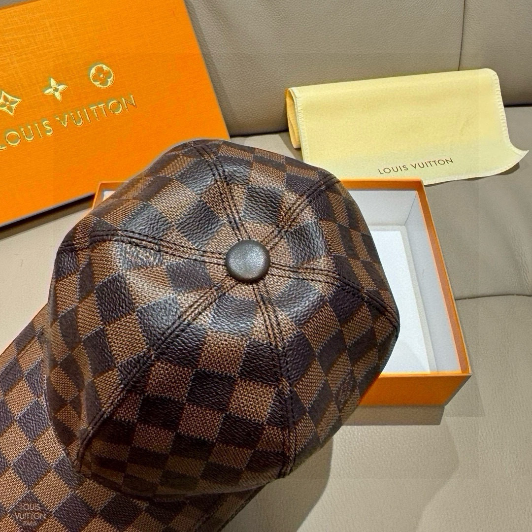 High quality and fashionable baseball cap new 5 pcs add : 18859952090 if you need size guide