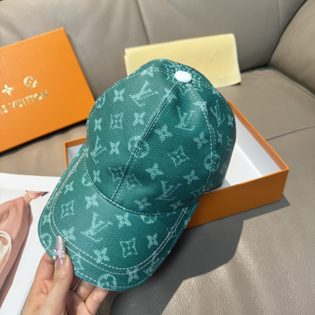 High quality and fashionable baseball cap new 5 pcs add : 18859952090 if you need size guide