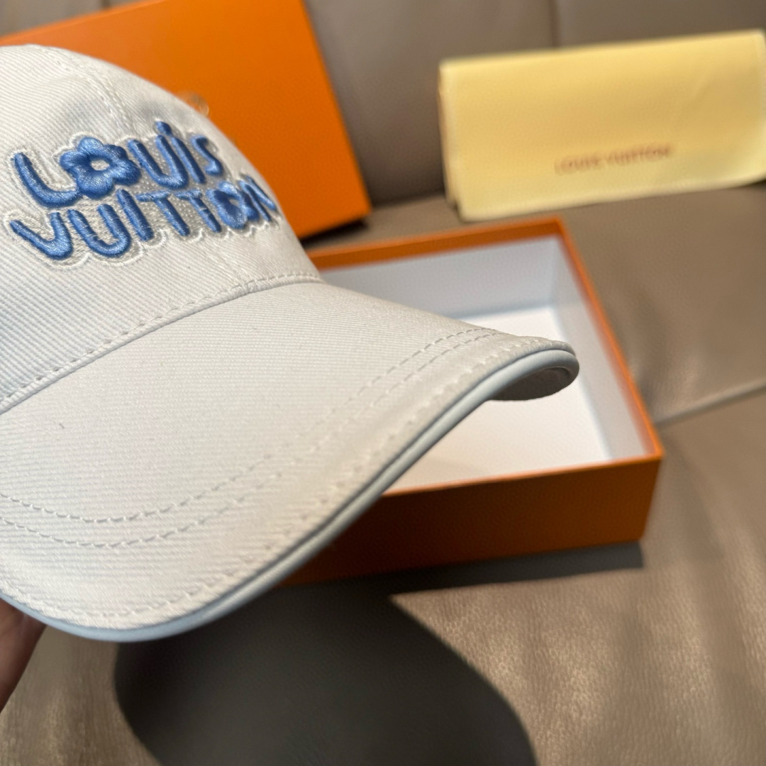 High quality and fashionable baseball cap new 5 pcs add : 18859952090 if you need size guide