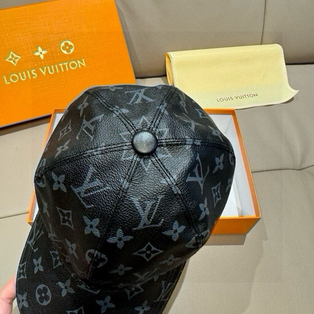 High quality and fashionable baseball cap new 5 pcs add : 18859952090 if you need size guide