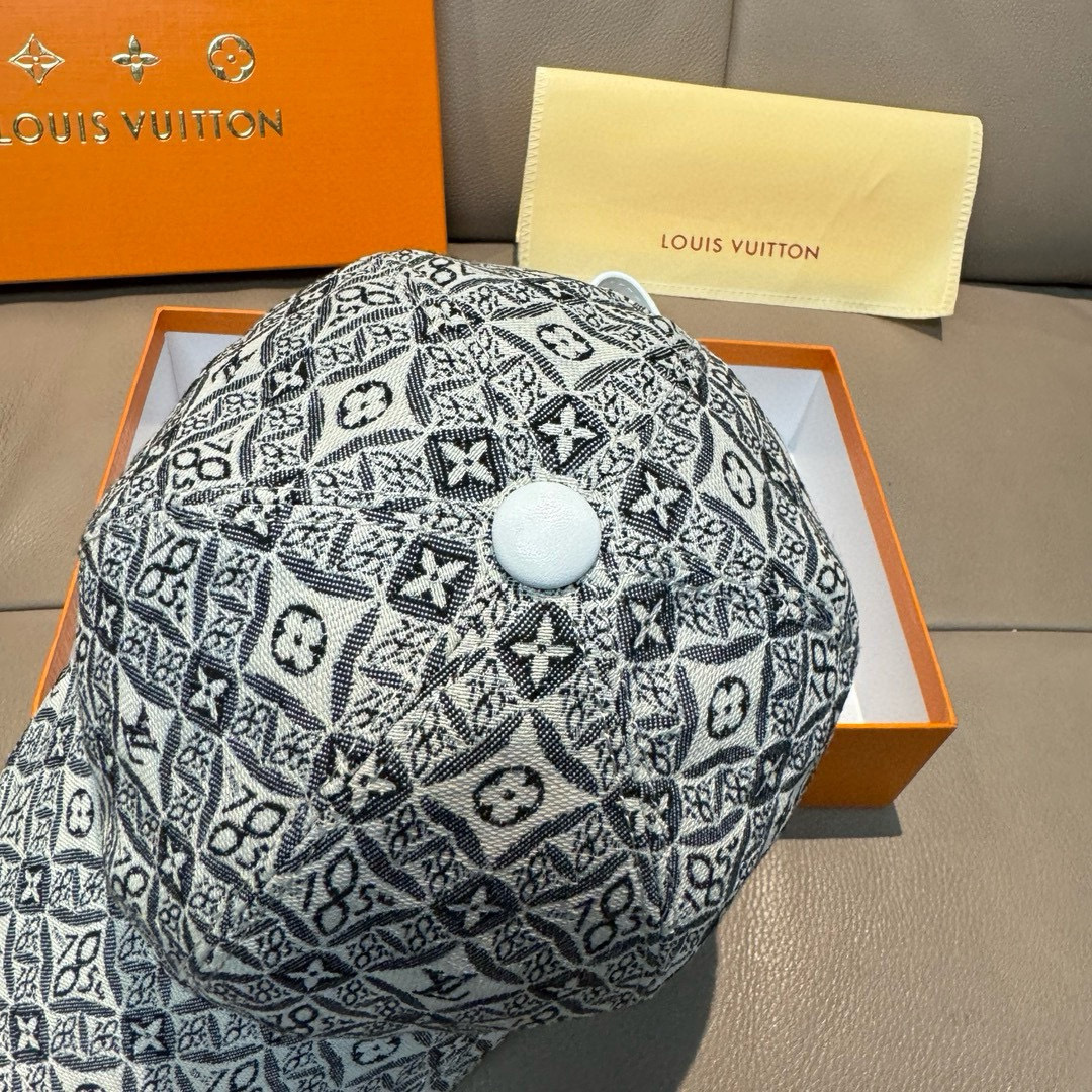 High quality and fashionable baseball cap new 5 pcs add : 18859952090 if you need size guide