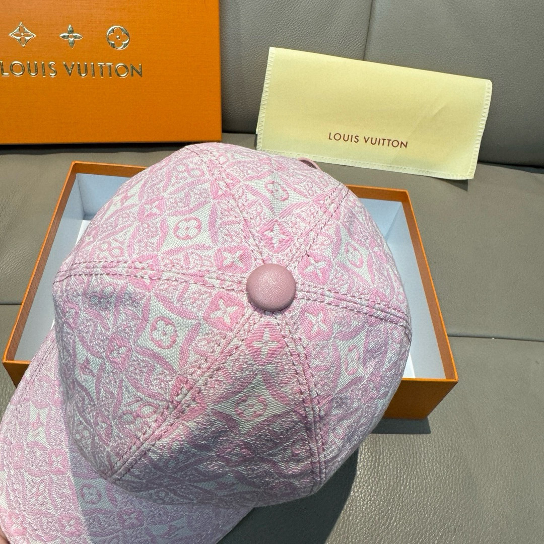High quality and fashionable baseball cap new 5 pcs add : 18859952090 if you need size guide