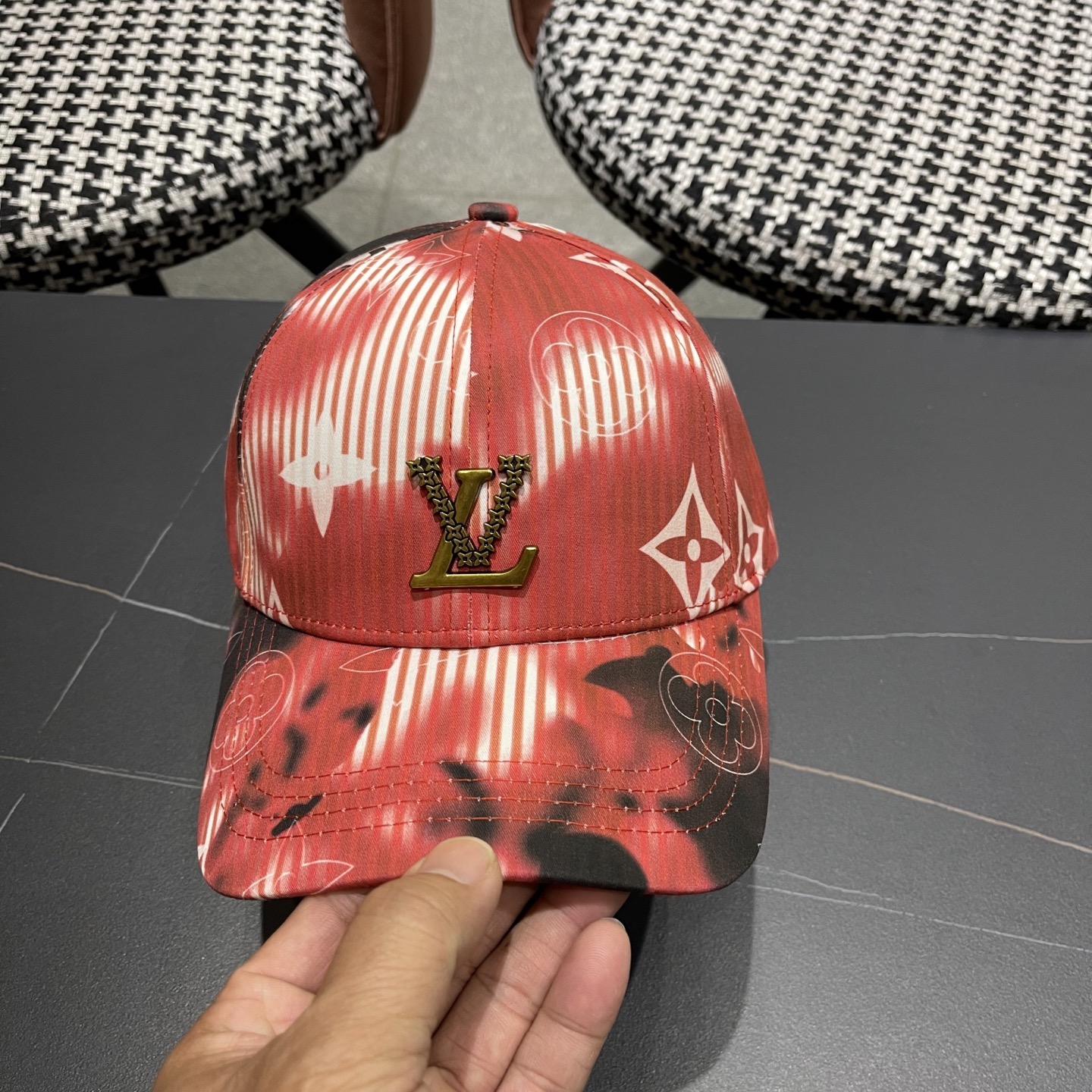 High quality and fashionable baseball cap new 5 pcs add : 18859952090 if you need size guide