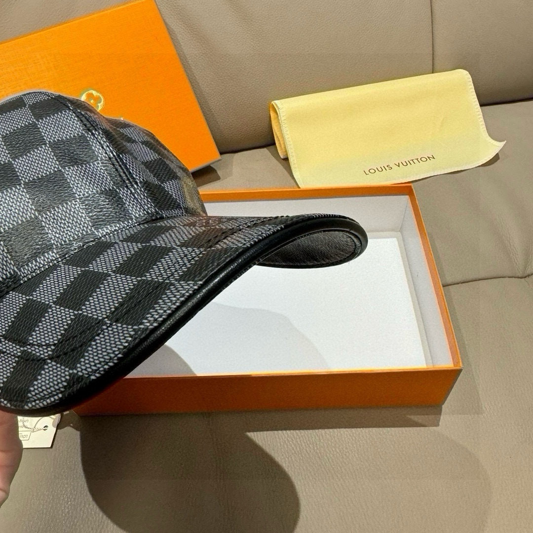 High quality and fashionable baseball cap new 5 pcs add : 18859952090 if you need size guide