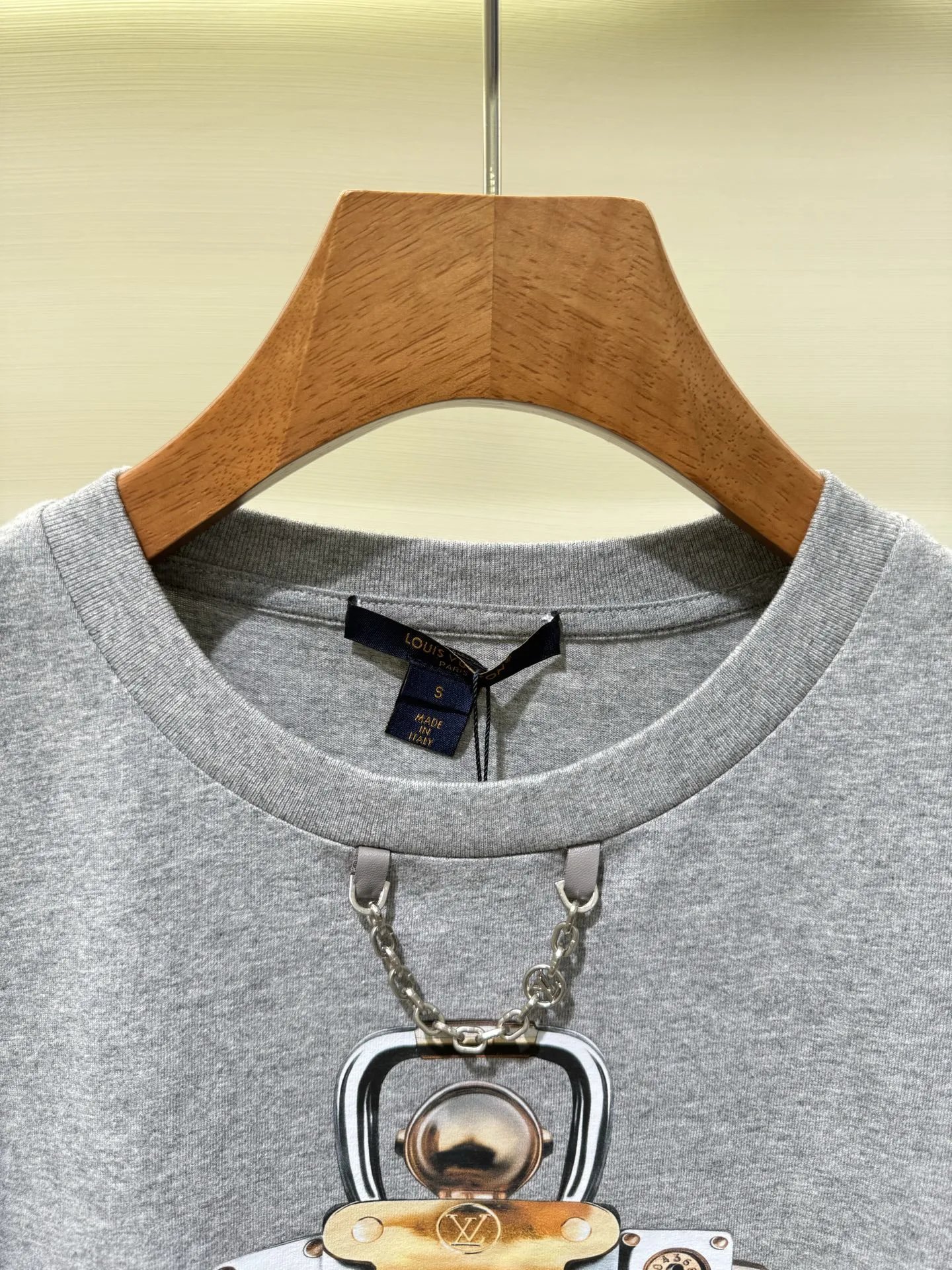 High quality women's chain printed short sleeves, please add : 18859952090 if you need size guidance