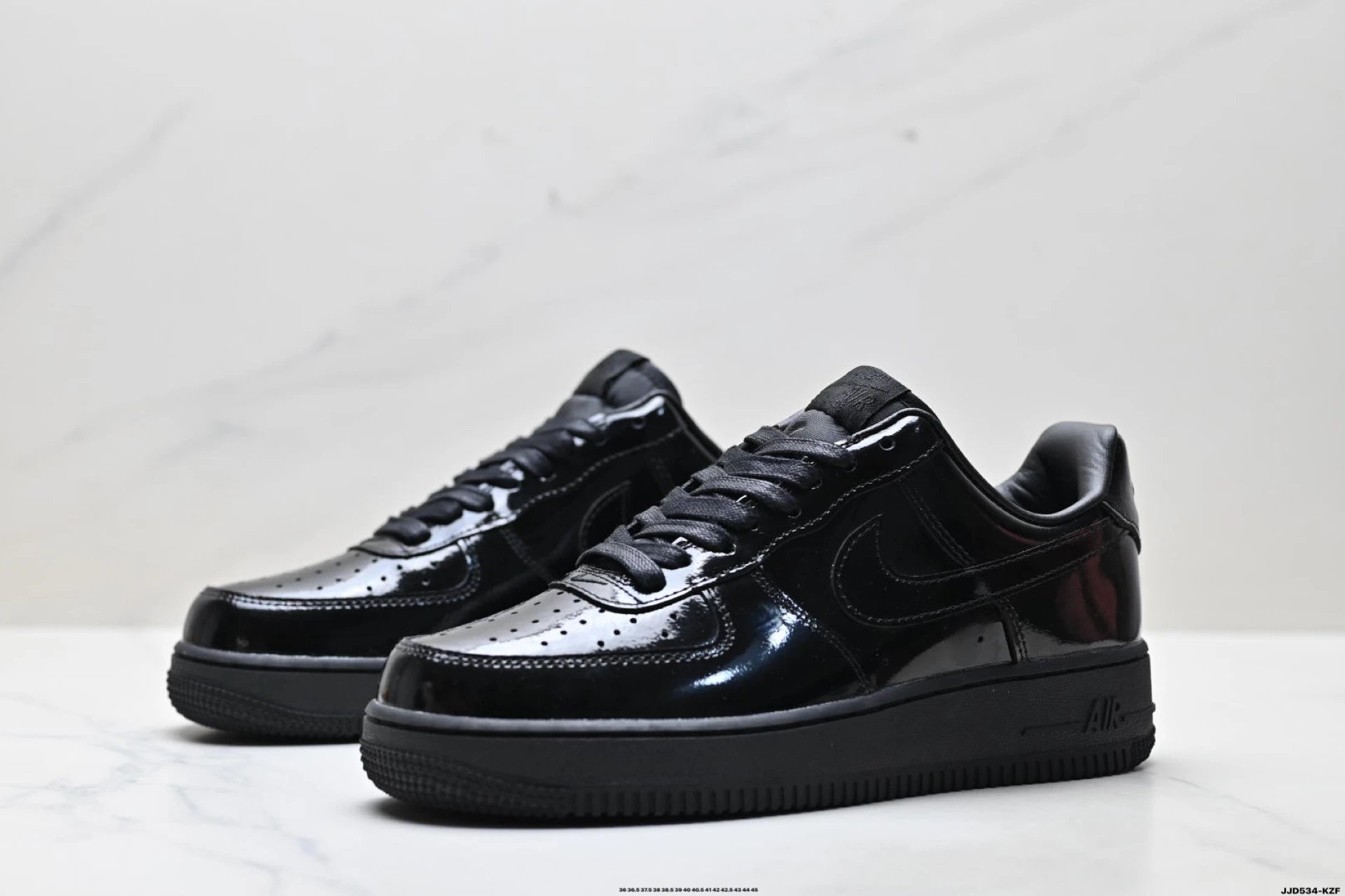 Low cut versatile casual patent leather sports board shoes