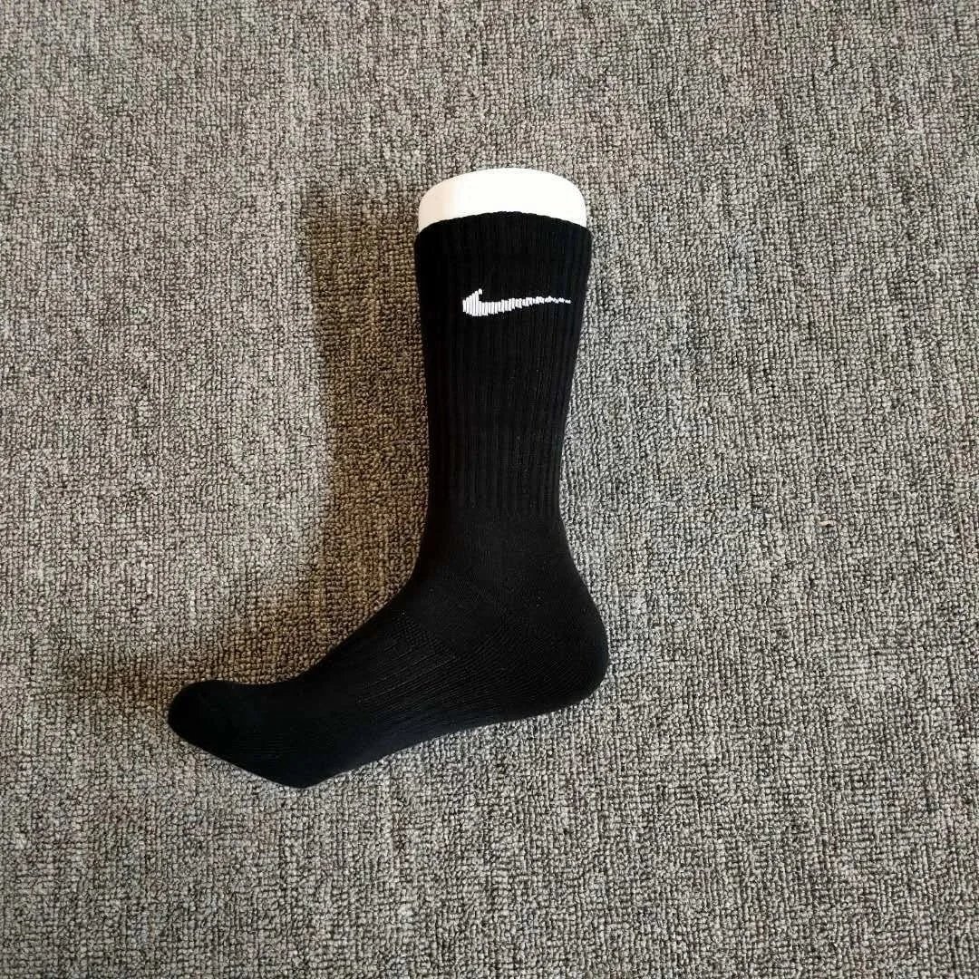 High quality solid color sports socks with anti odor and breathable properties