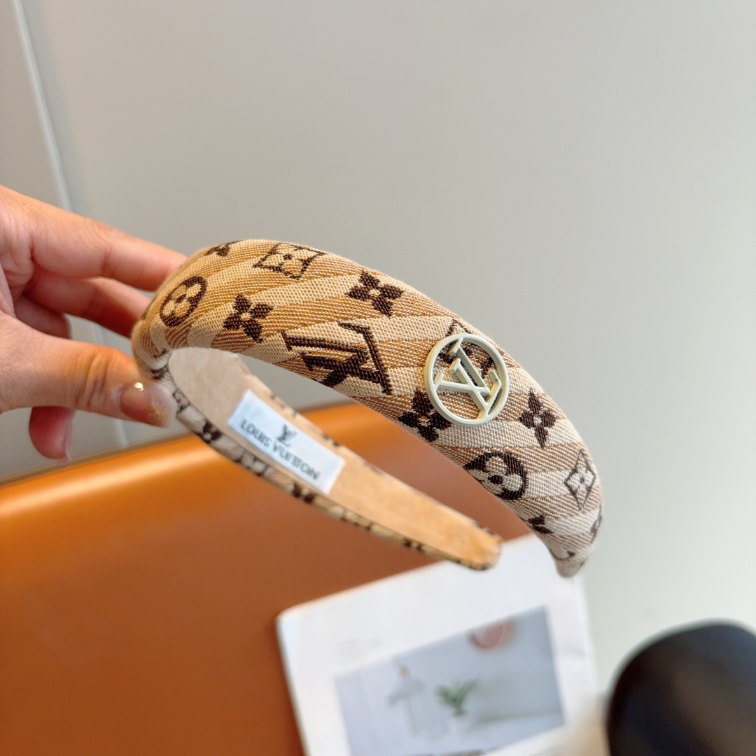 High quality fashionable and versatile headband, please add : 18859952090 if you need size guide