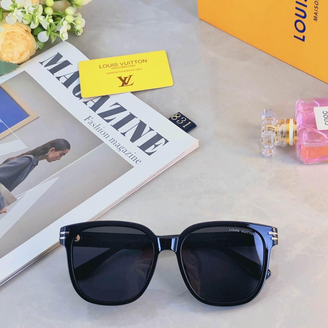 High quality temperament sunscreen sunglasses 3 pcs add : 18030258501 if you need size guide