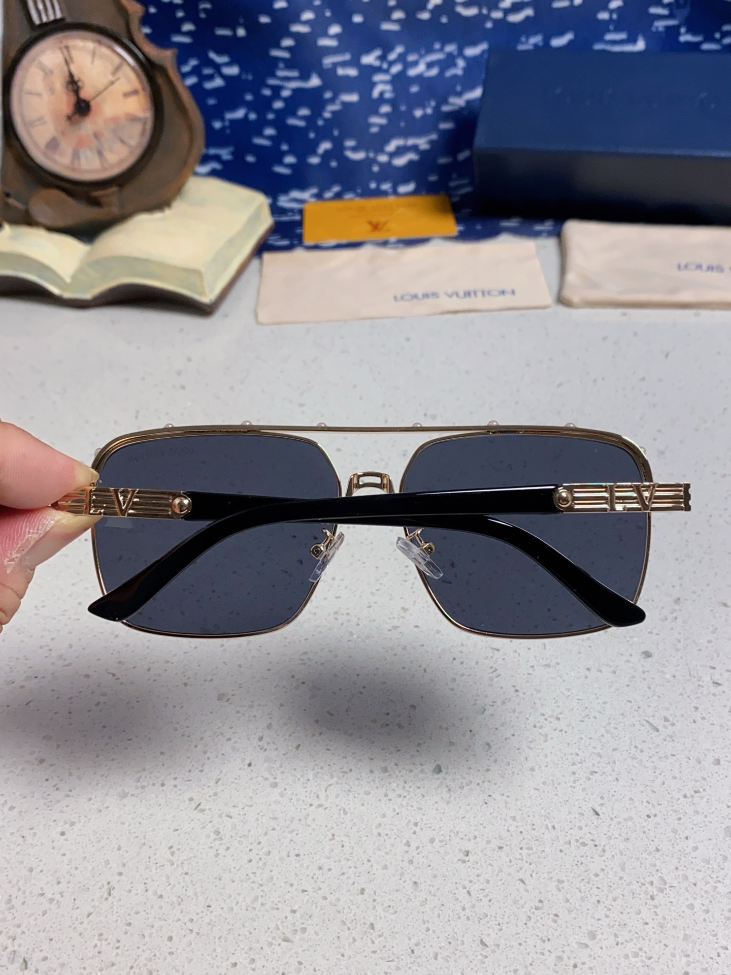 High quality temperament sunscreen sunglasses 3 pcs add : 18030258501 if you need size guide