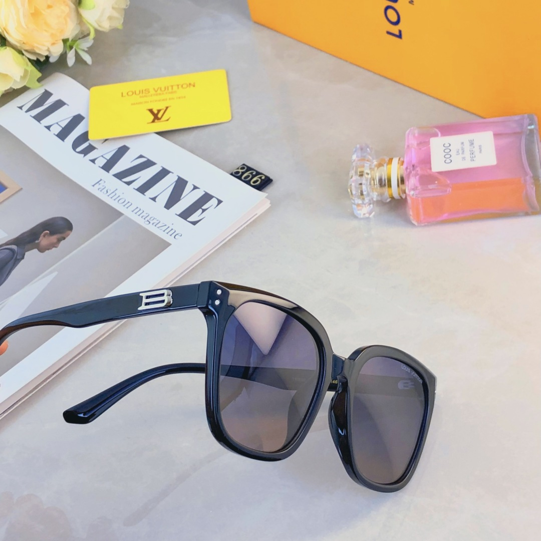 High quality temperament sunscreen sunglasses 3 pcs add : 18030258501 if you need size guide