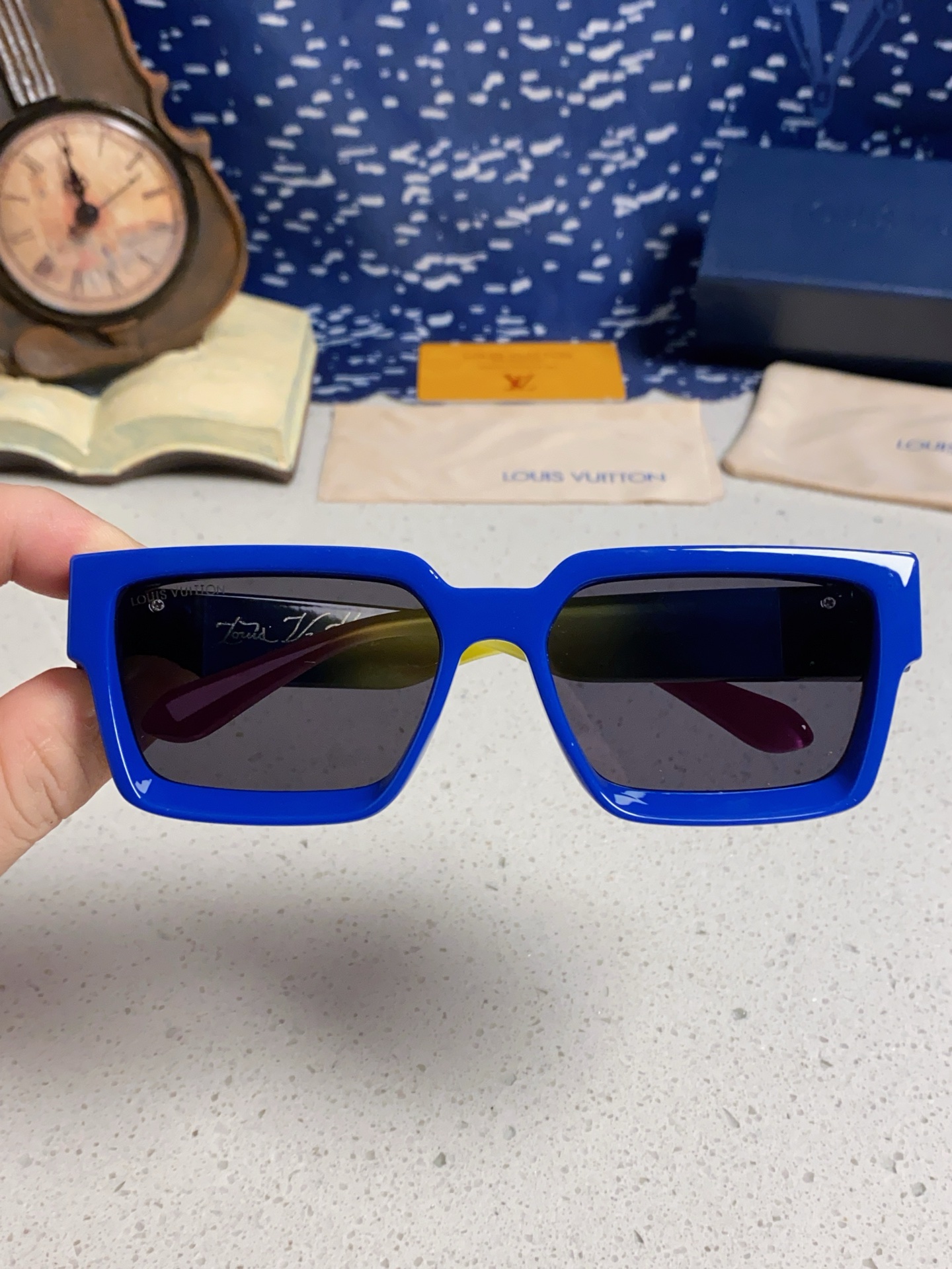 High quality temperament sunscreen sunglasses 3 pcs add : 18030258501 if you need size guide