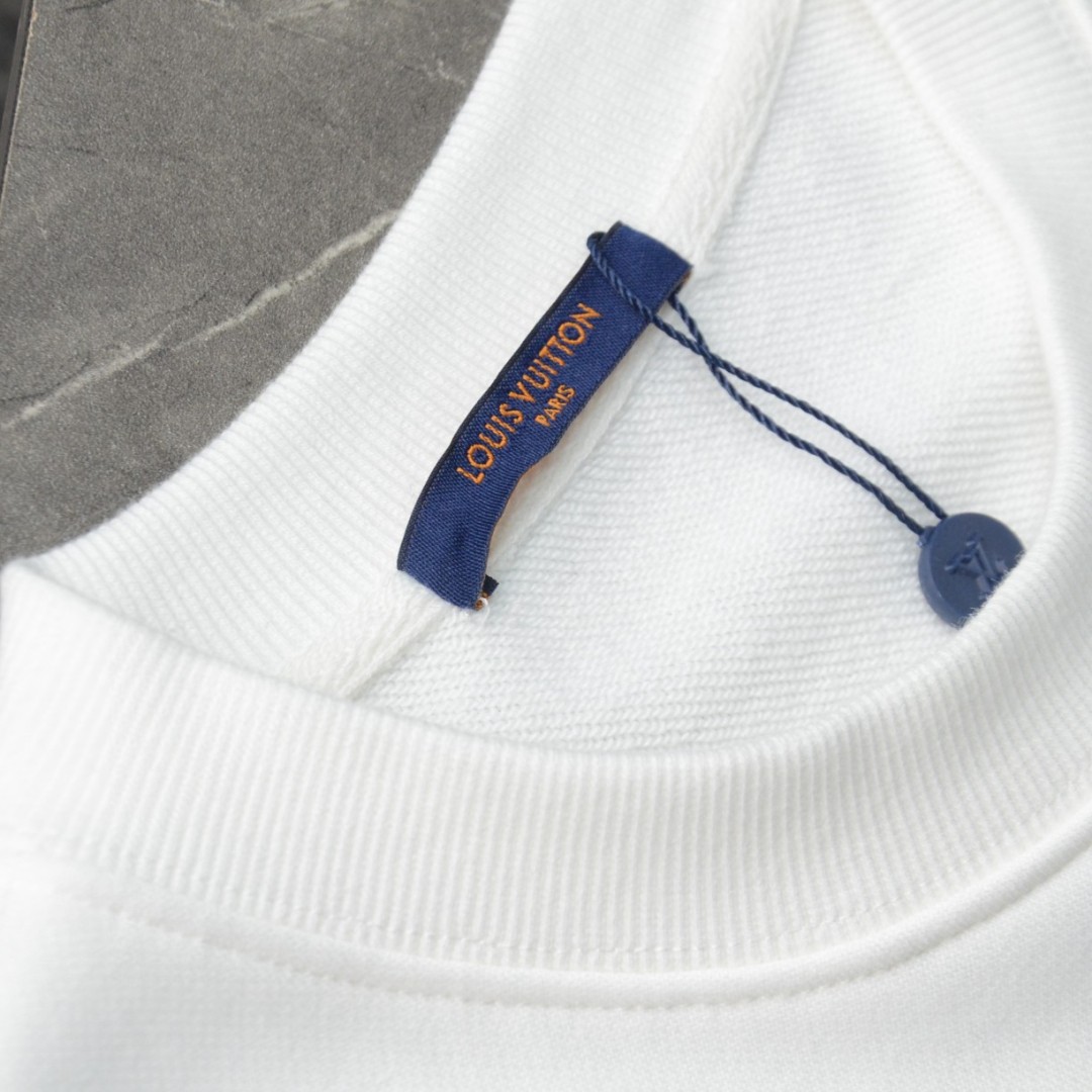 High quality fashion embroidered graffiti hoodie 1 pls add : 18859952090 if you need size guide
