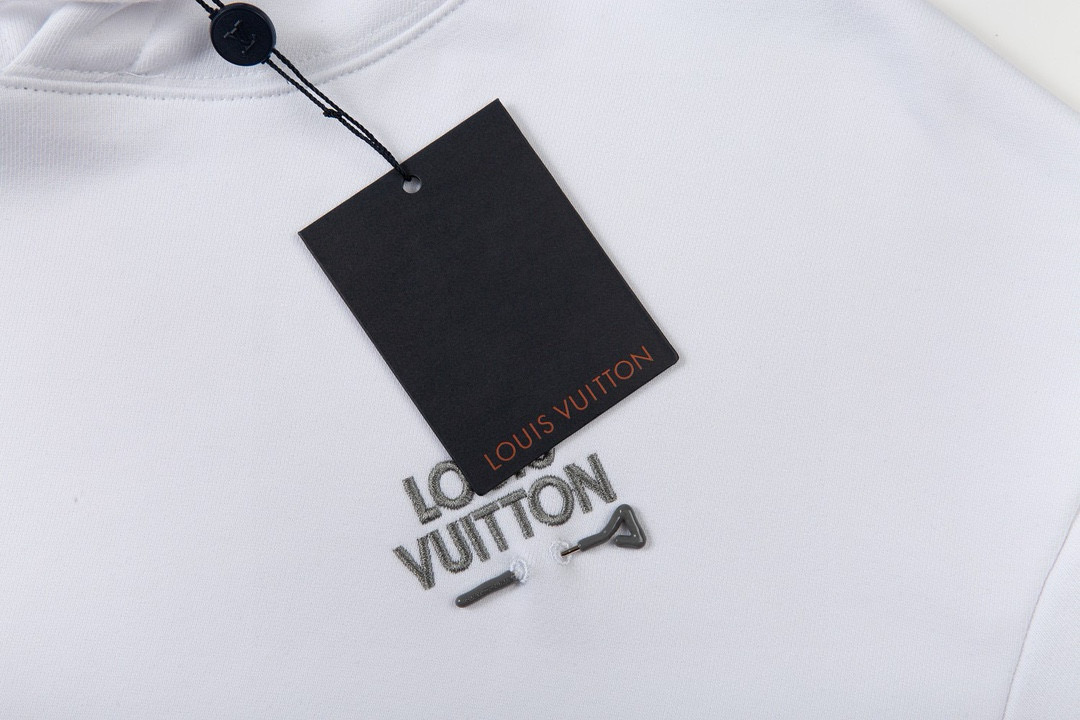 High quality fashion embroidered graffiti hoodie 1 pls add : 18859952090 if you need size guide