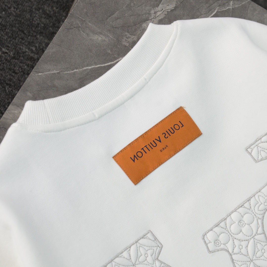 High quality fashion embroidered graffiti hoodie 1 pls add : 18859952090 if you need size guide