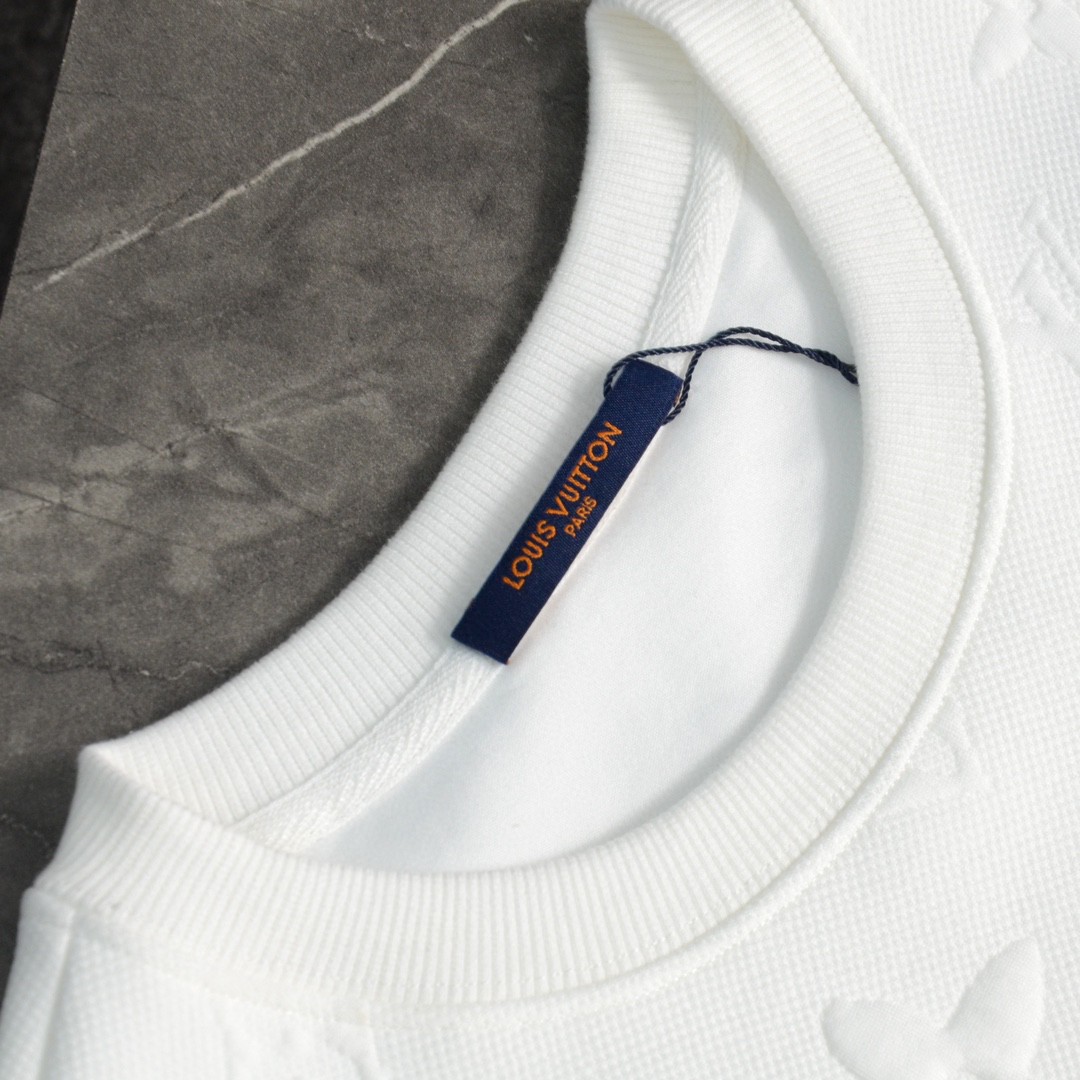 High quality fashion embroidered graffiti hoodie 1 pls add : 18859952090 if you need size guide
