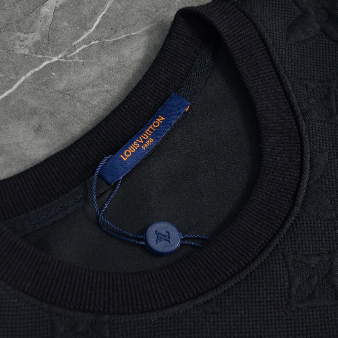 High quality fashion embroidered graffiti hoodie 1 pls add : 18859952090 if you need size guide