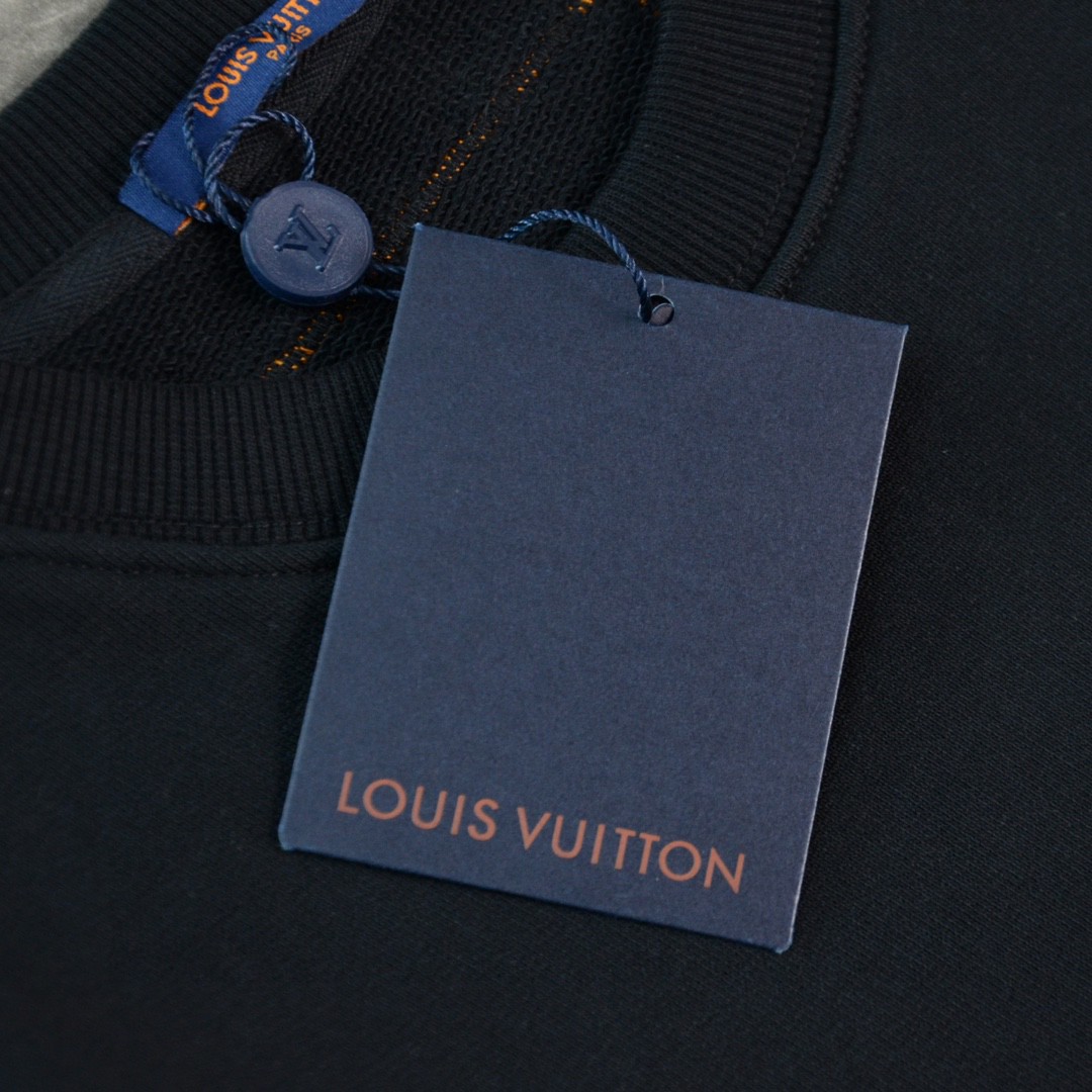 High quality fashion embroidered graffiti hoodie 1 pls add : 18859952090 if you need size guide