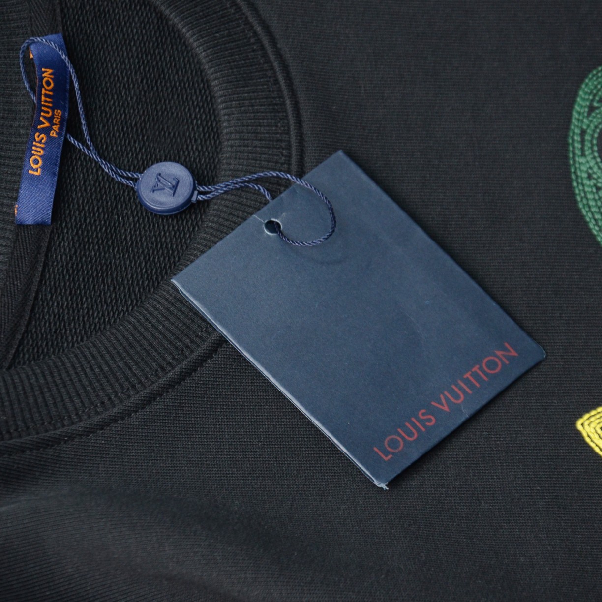 High quality fashion embroidered graffiti hoodie 1 pls add : 18859952090 if you need size guide