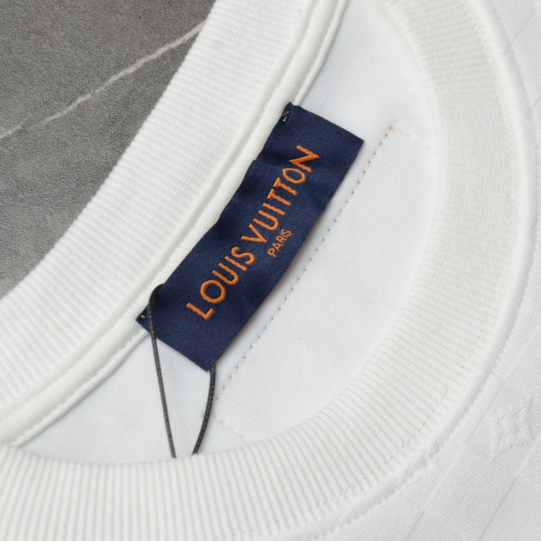 High quality fashion embroidered graffiti hoodie 1 pls add : 18859952090 if you need size guide