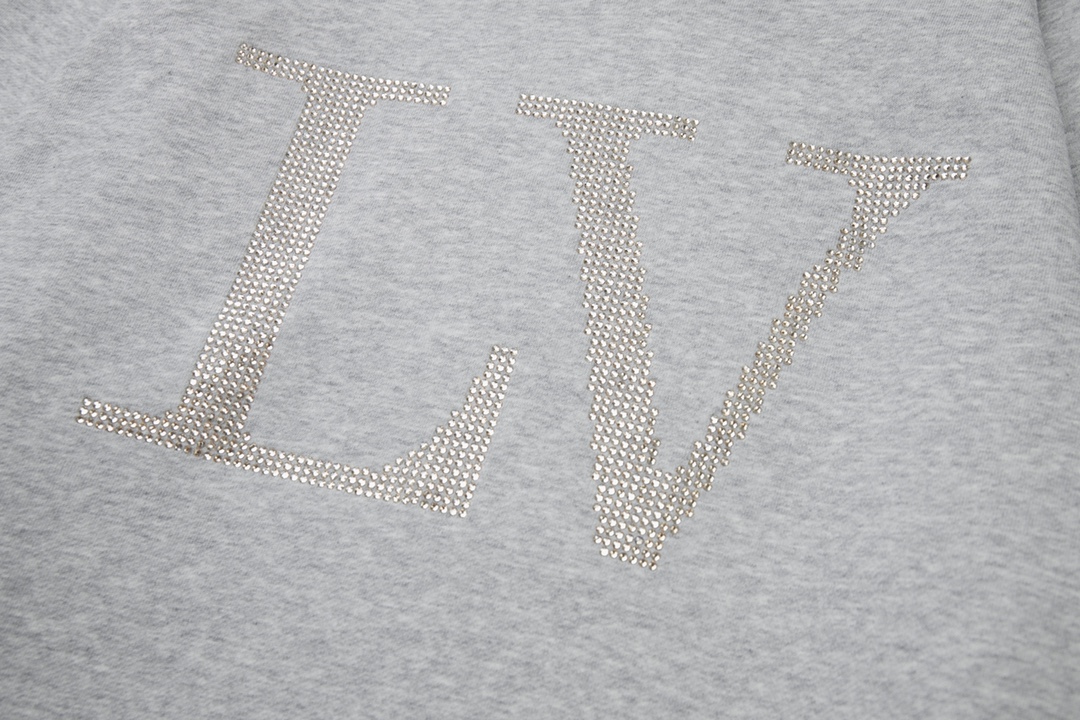 High quality fashion embroidered graffiti hoodie 1 pls add : 18859952090 if you need size guide