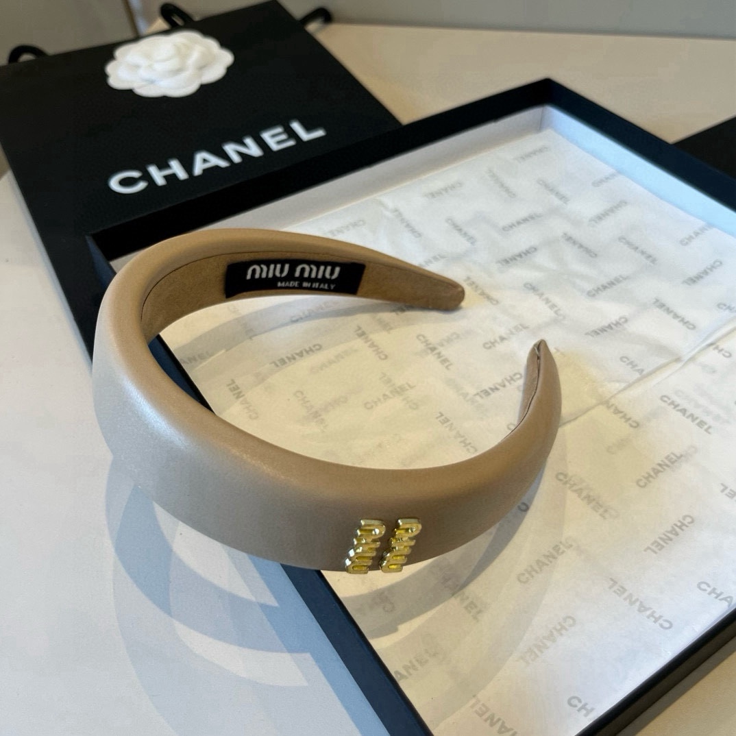 High quality patent leather hair bands, please add : 18030258501 if you need size guide