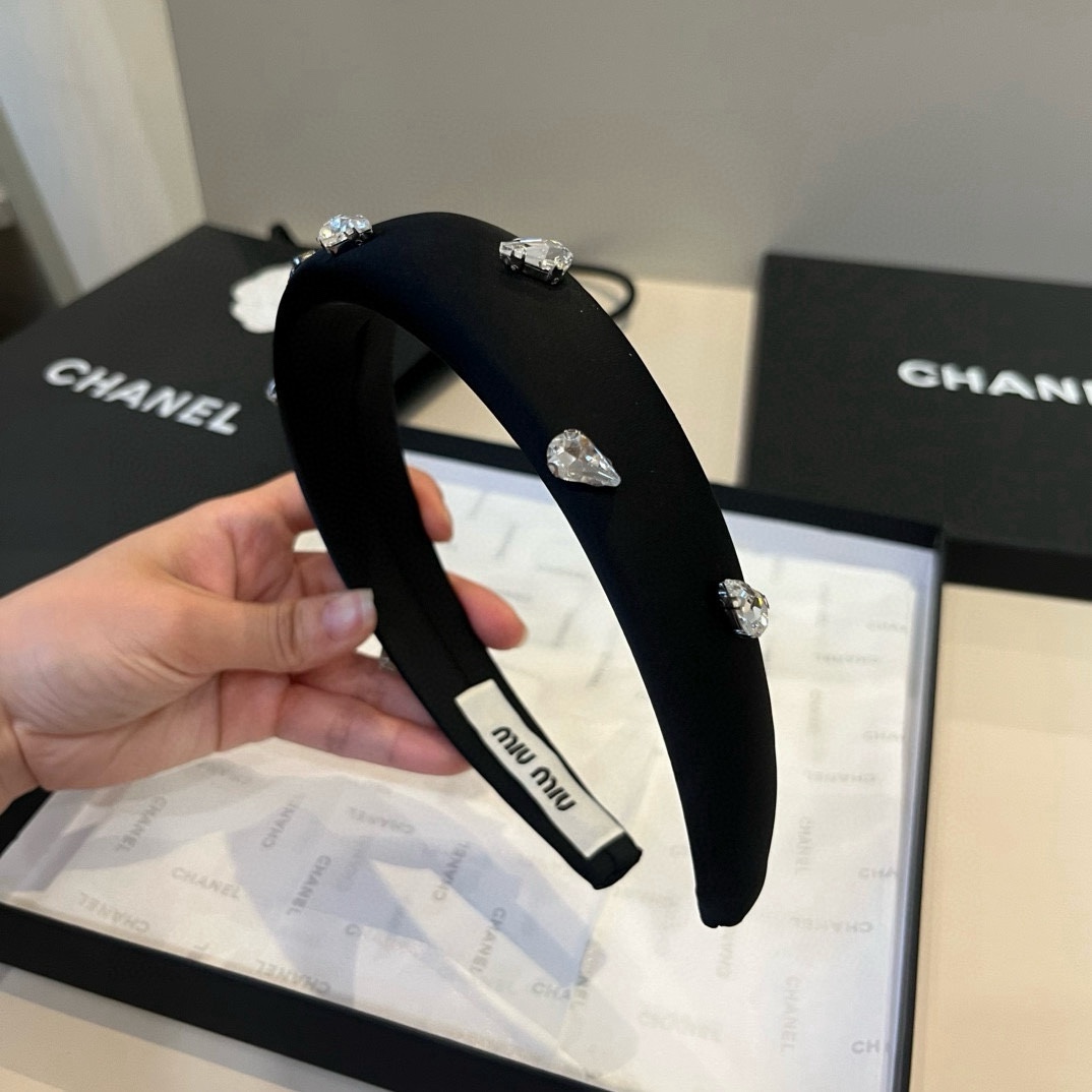 High quality patent leather hair bands, please add : 18030258501 if you need size guide