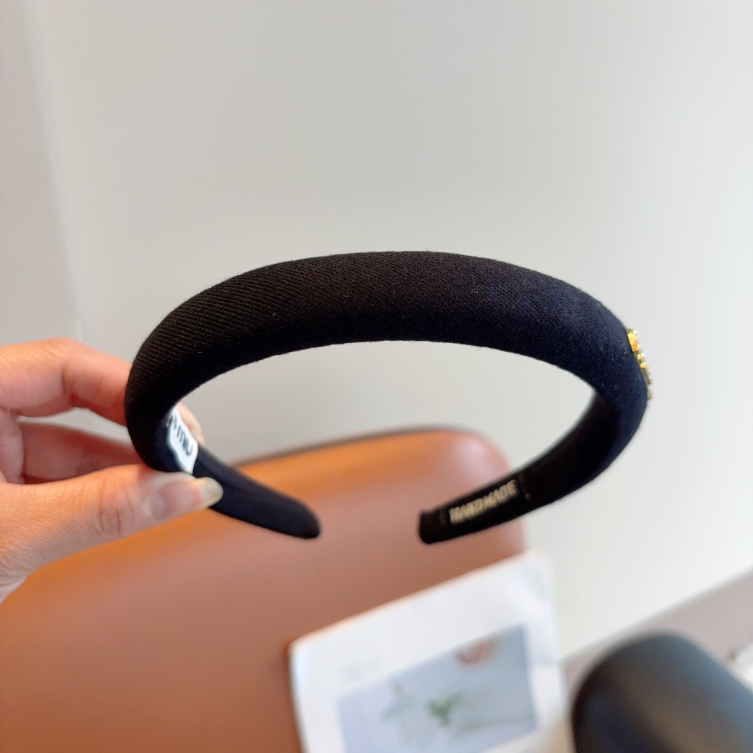 High quality patent leather hair bands, please add : 18030258501 if you need size guide
