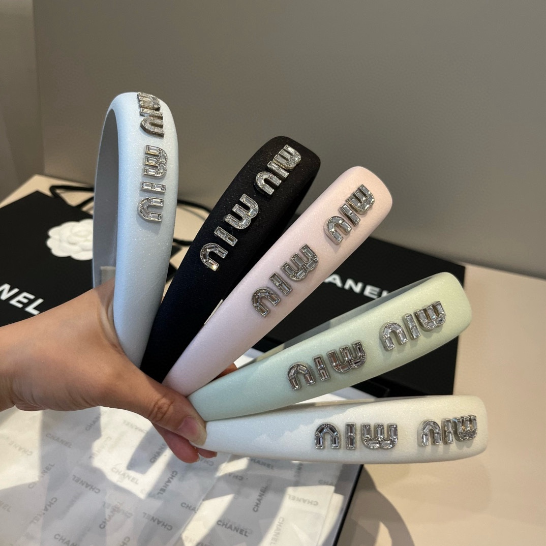 High quality patent leather hair bands, please add : 18030258501 if you need size guide