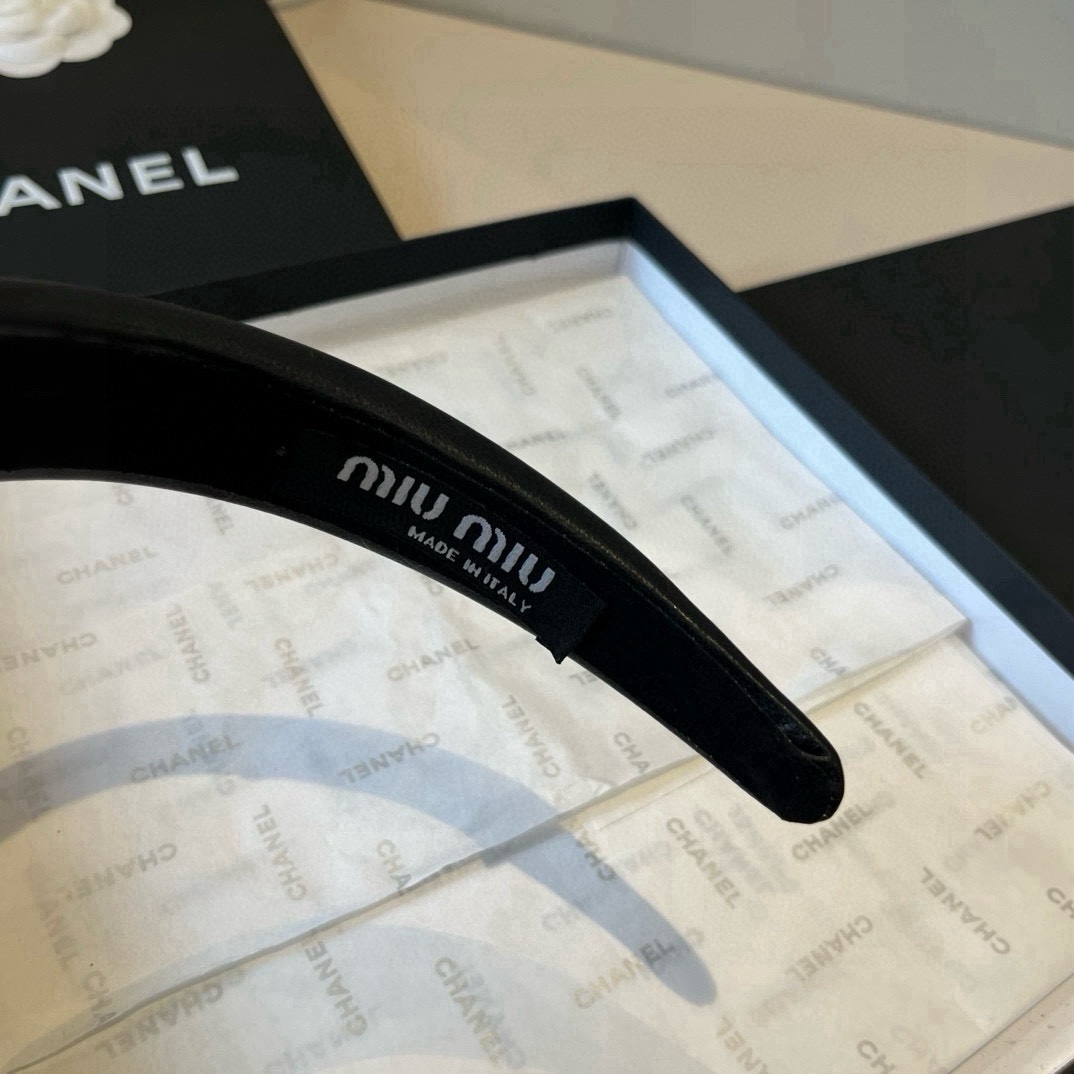 High quality patent leather hair bands, please add : 18030258501 if you need size guide